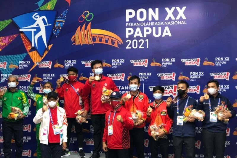 Edward/Ponco Klinton Manurung