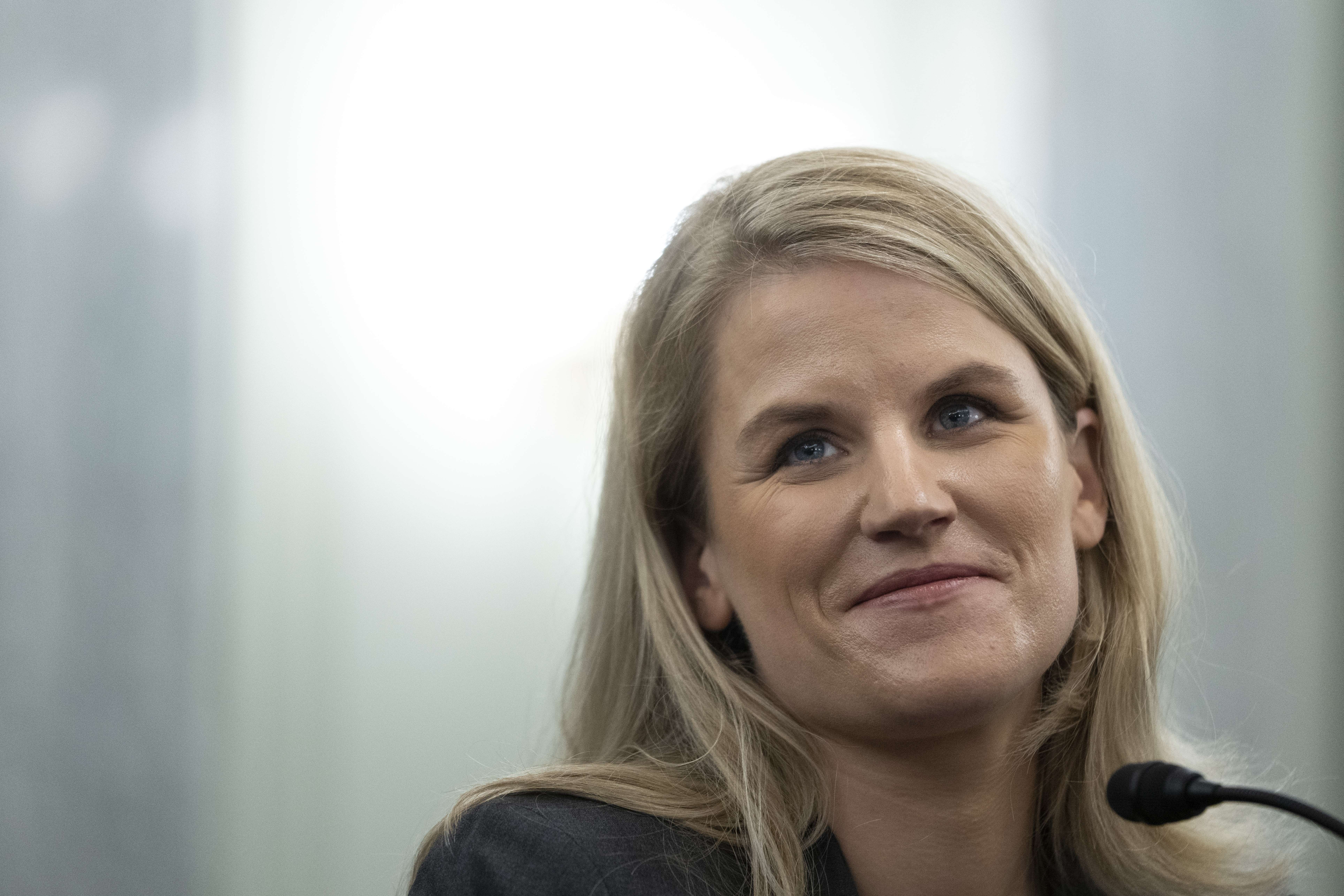 Mantan karyawan Facebook Frances Haugen saat berbicara di Kongres AS.