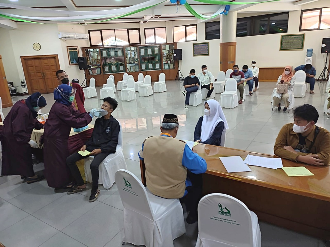 Pelaksanaan swab antigen di Perguruan AlAzka