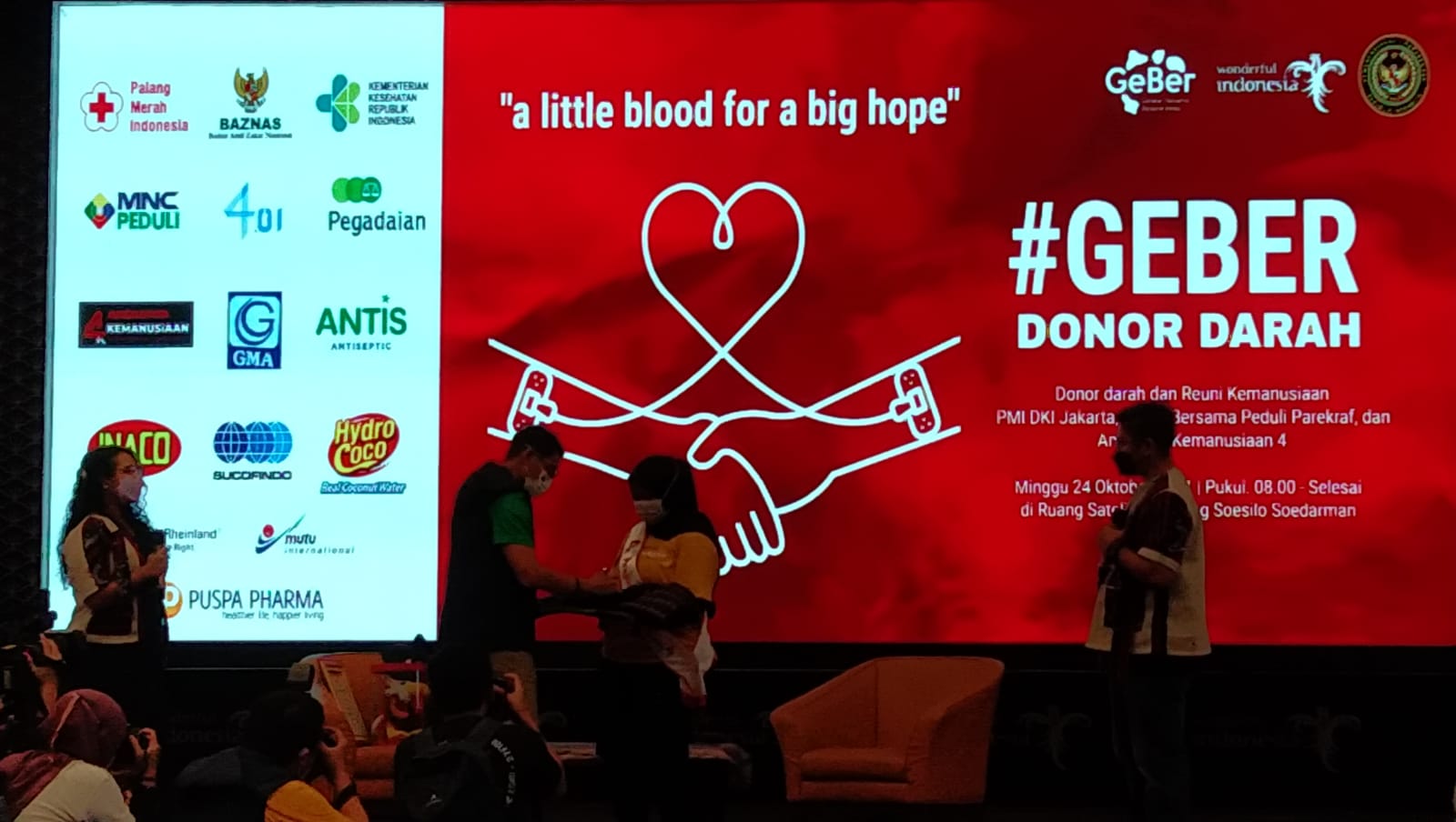Kegiatan Geber Donor Darah digelar alumni SMAN 4 Jakarta, hari ini, Minggu (24/10) di Gedung Sapta Pesona, Jakarta.