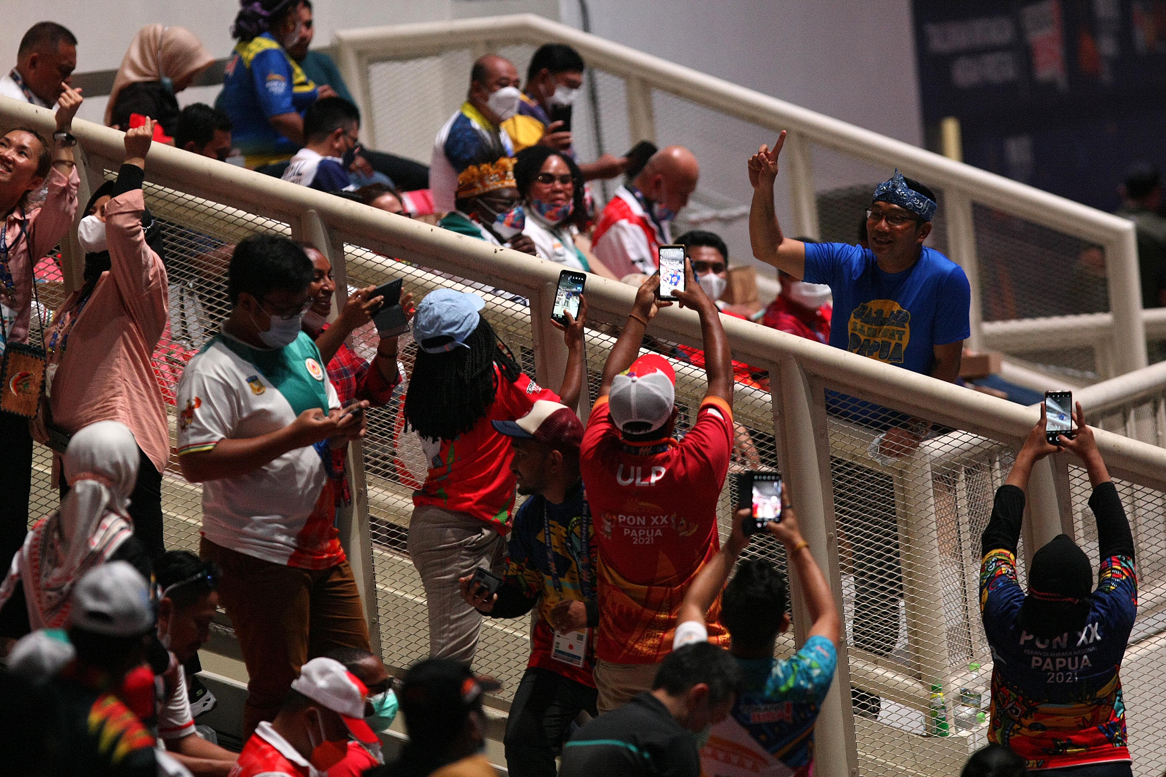 Gubernur Jawa Barat Ridwan Kamil menghadiri penutupan PON XX Papua di Stadion Lukas Enembe