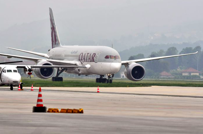Pesawat milik maskapai penerbangan Qatar Airways