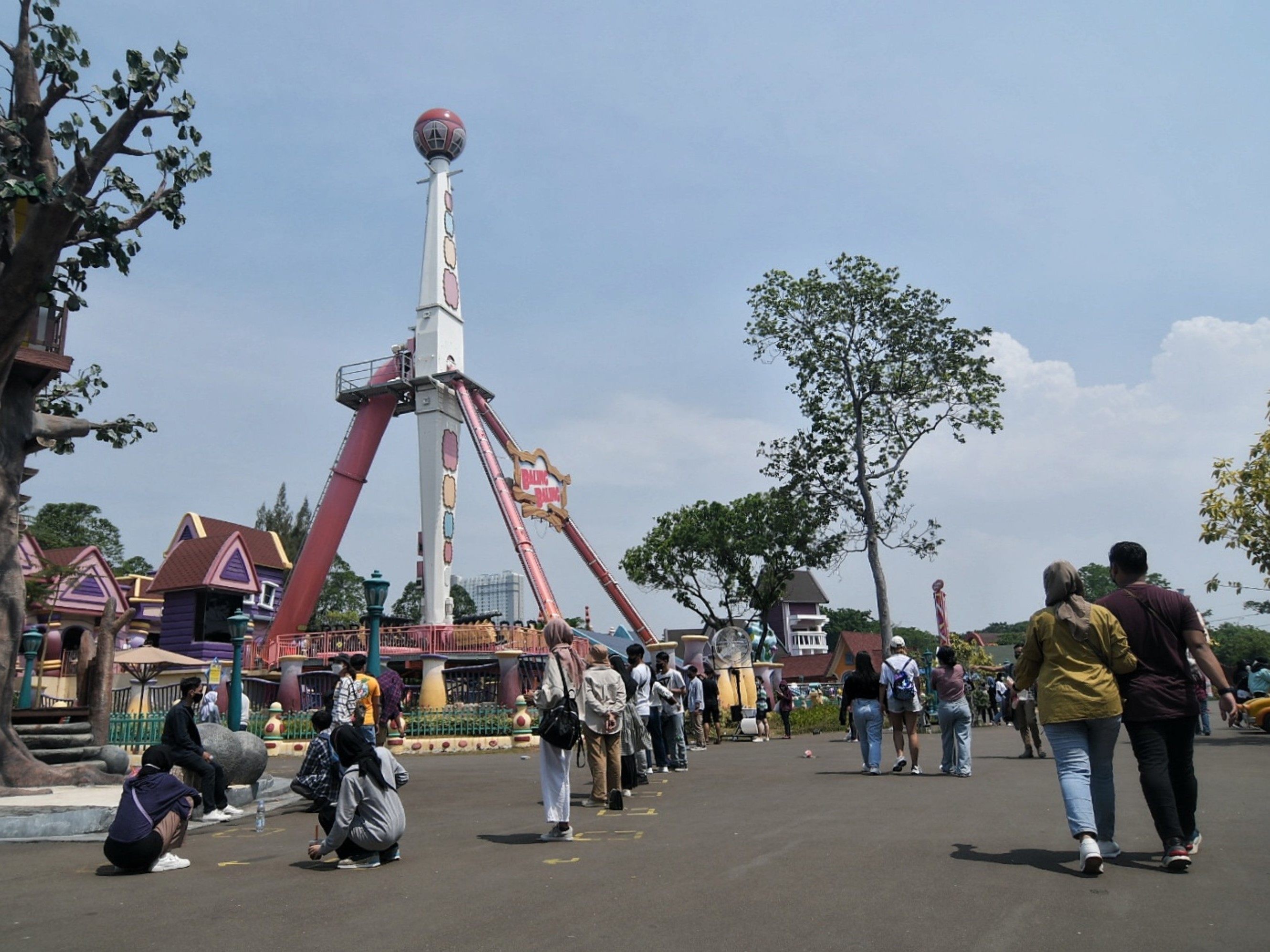 Suasana Dunia Fantasi, Ancol, Jakarta, Minggu (10/10).