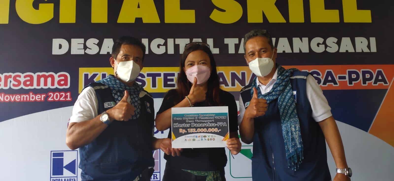 Penyerahan bantuan program Tanggung Jawab Sosial dan Lingkungan dari Indra Karya dan Danareksa Group