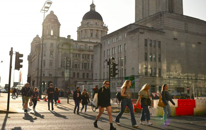 Pemerintah Inggris Hapus 47 Negara dari Daftar Merah Covid-19