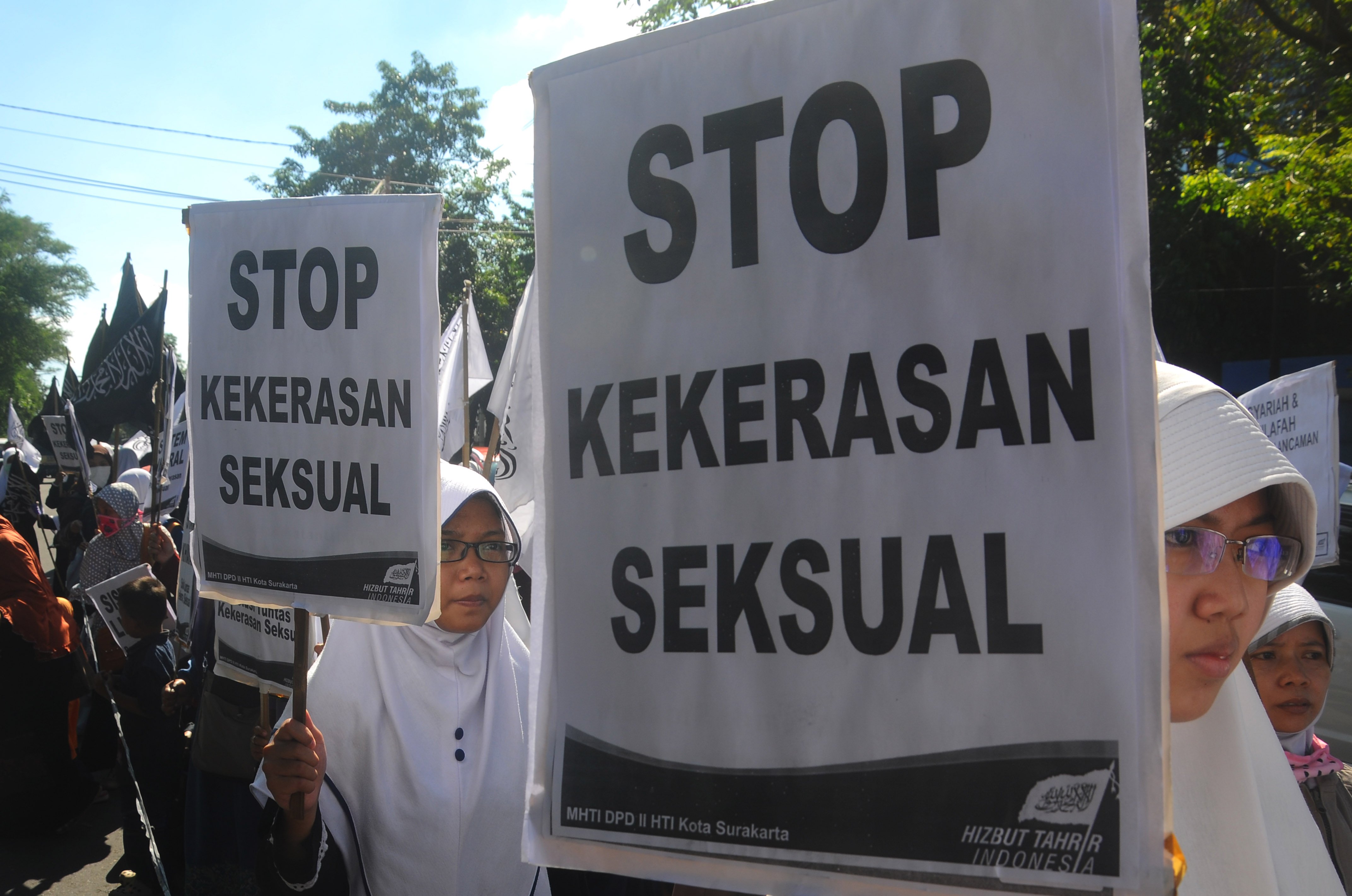 AKSI ANTI KEKERASAN SEKSUAL ANAK: Aksi menentang kekerasan seksual terhadap anak. Penegak hukum harus bertindak lebih tegas.