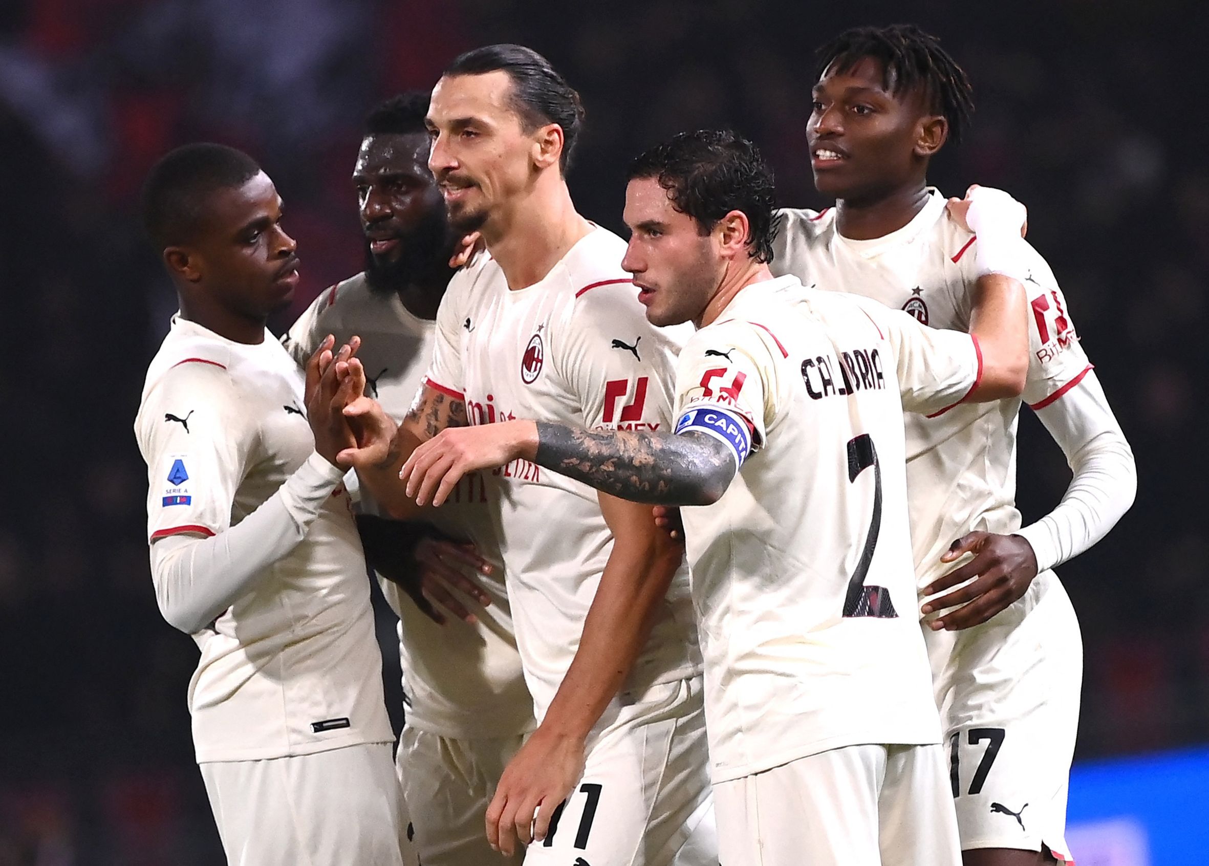 Para pemain AC Milan melakukan selebrasi usai mencetak gol ke gawang Bologna di laga Serie A. 