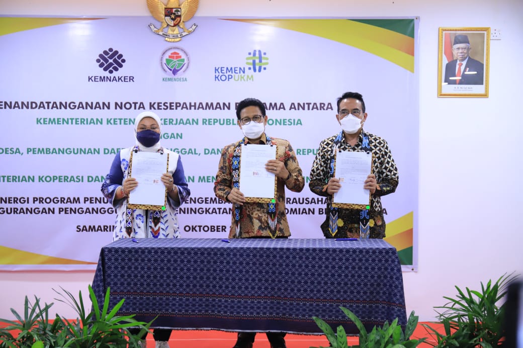 Penandatangan nota kesepahaman (MoU) kerja tiga kementerian di Balai Latihan Kerja (BLK) Samarinda, Kalimantan Timur, Senin (11/10).