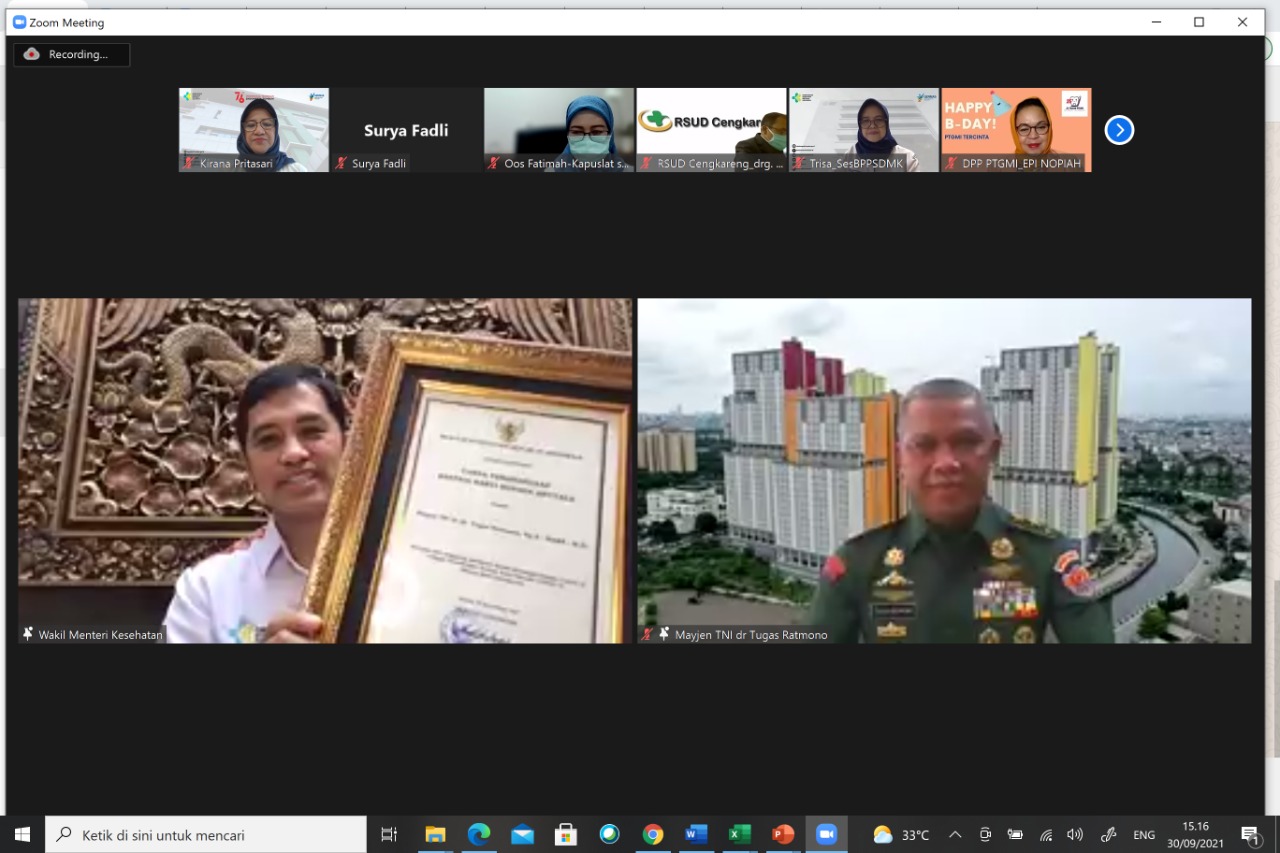 Mayjen Tugas Ratmono Raih Penghargaan Ksatria Bakti Husada Arutala