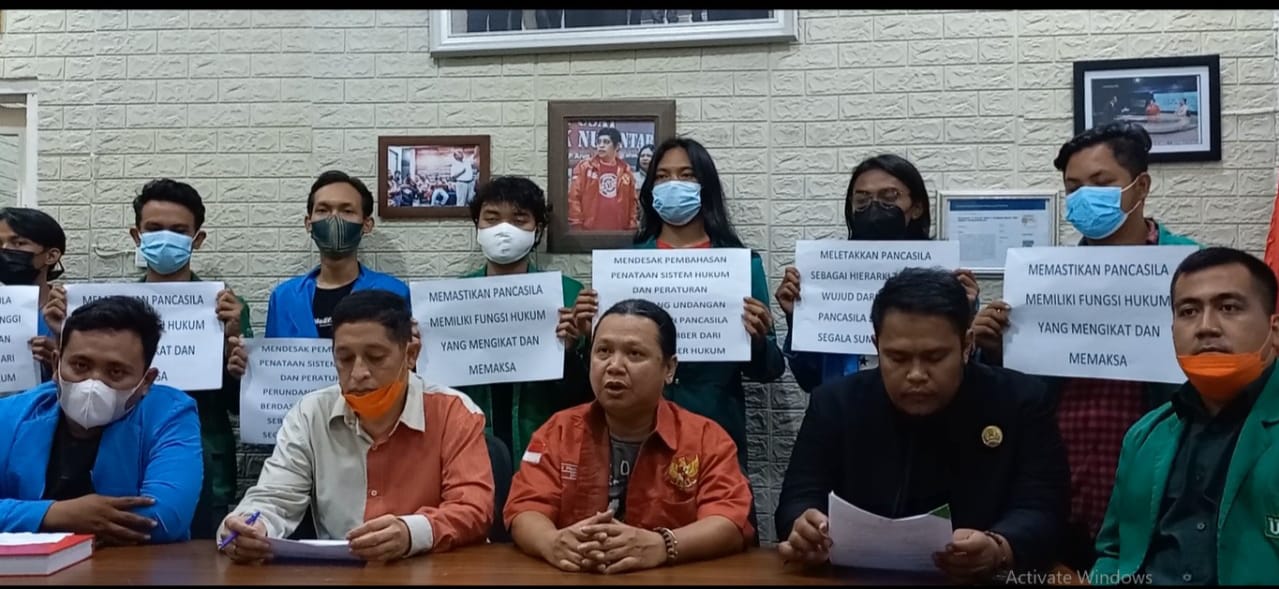 Aliansi Konsolidasi Mahasiswa Nasional Indonesia menuntut MPR memprioritaskan pembahasan penataan sistem hukum berdasarkan Pancasila