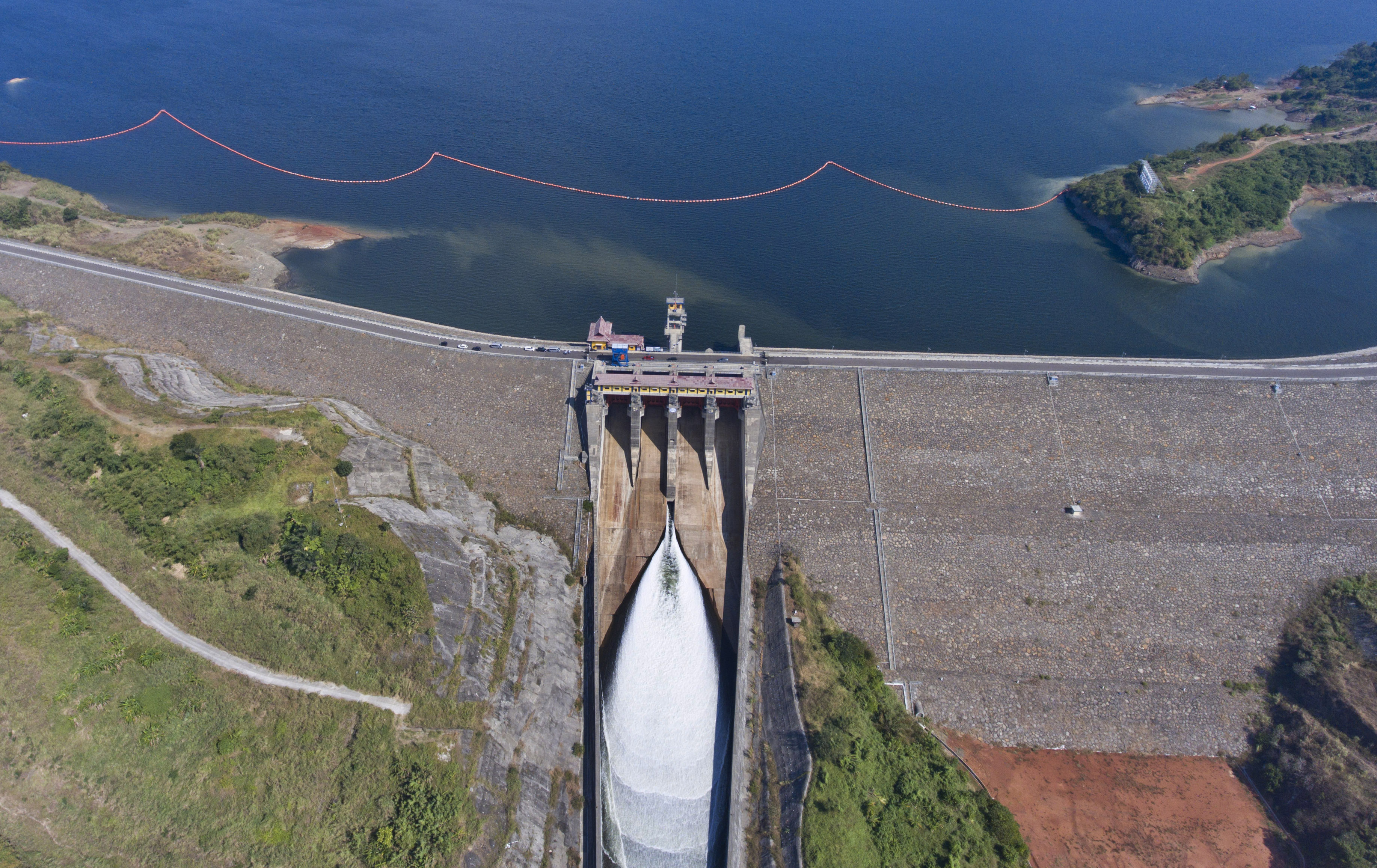 Waduk jatigede yang juga dimanfaatkan PLN untuk PLTA