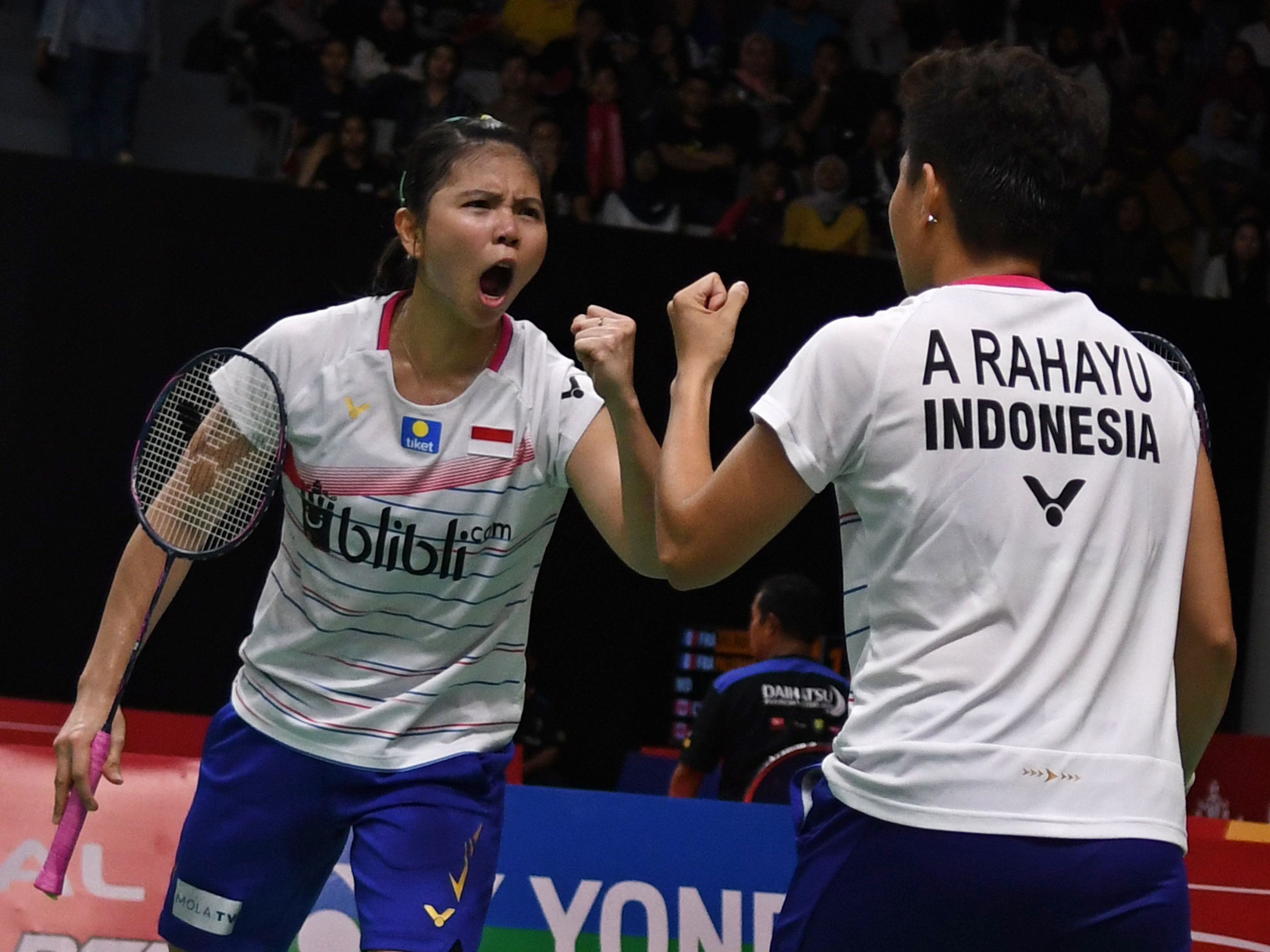 Ganda Putri Indonesia Greysia Polii/Apriyani Rahayu menjaga asa tim Indonesia di perempat final Piala Sudirman 2021. 