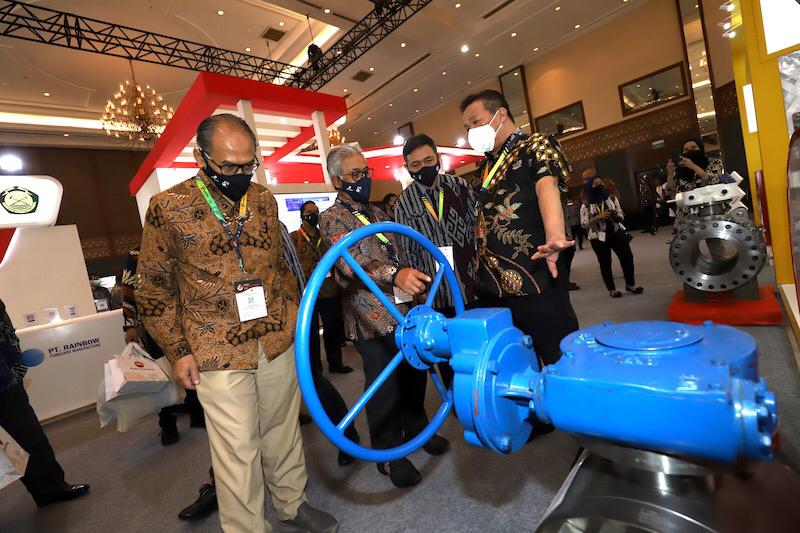 Kepala Satuan Kerja Khusus (SKK) Migas, Dwi Soetjipto, meninjau capaian angka tingkat komponen dalam negeri.