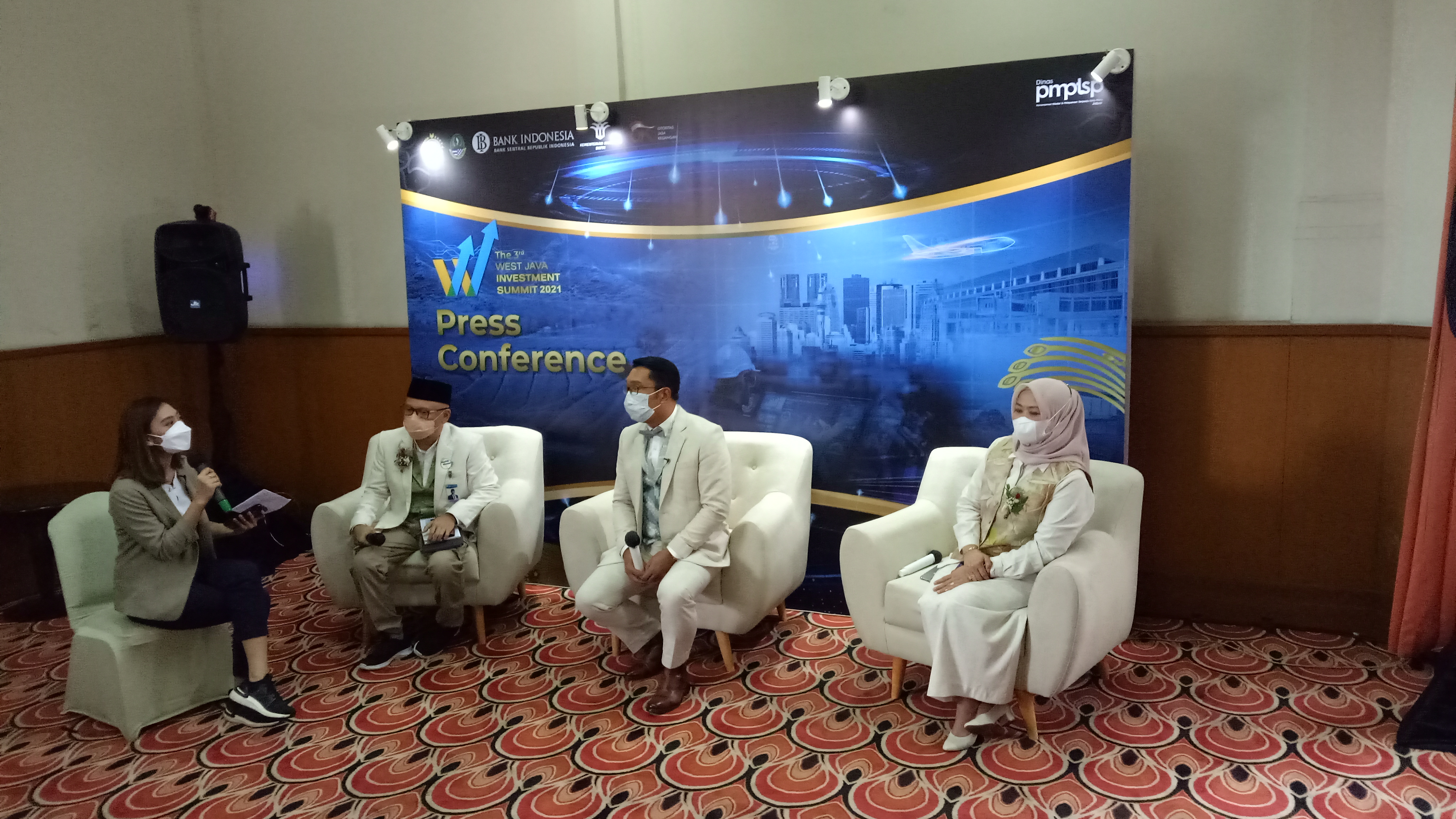 Kepala BI Jabar Herawanto berbicara pada West Java Investment Summit ke-3, di Bandung