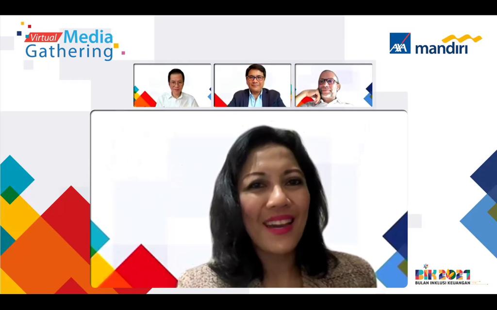 Chief Communications Officer AXA Mandiri Atria Rai membawakan acara temu media AXA Mandiri.