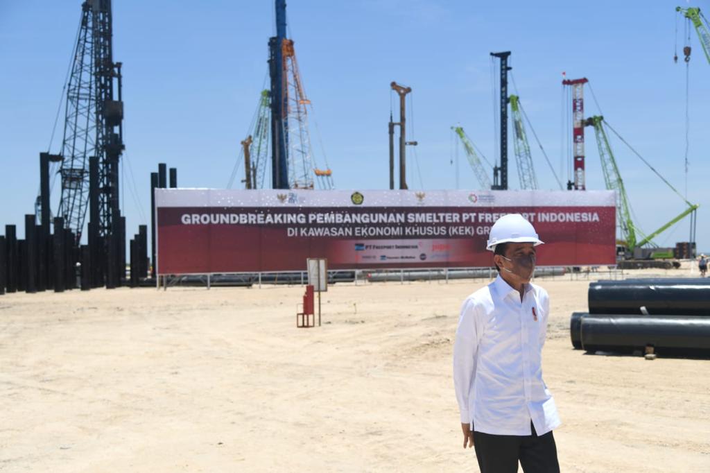 Presiden Jokowi meresmikan pembangunan smelter tembaga milik Freeport di Kabupaten Gresik.