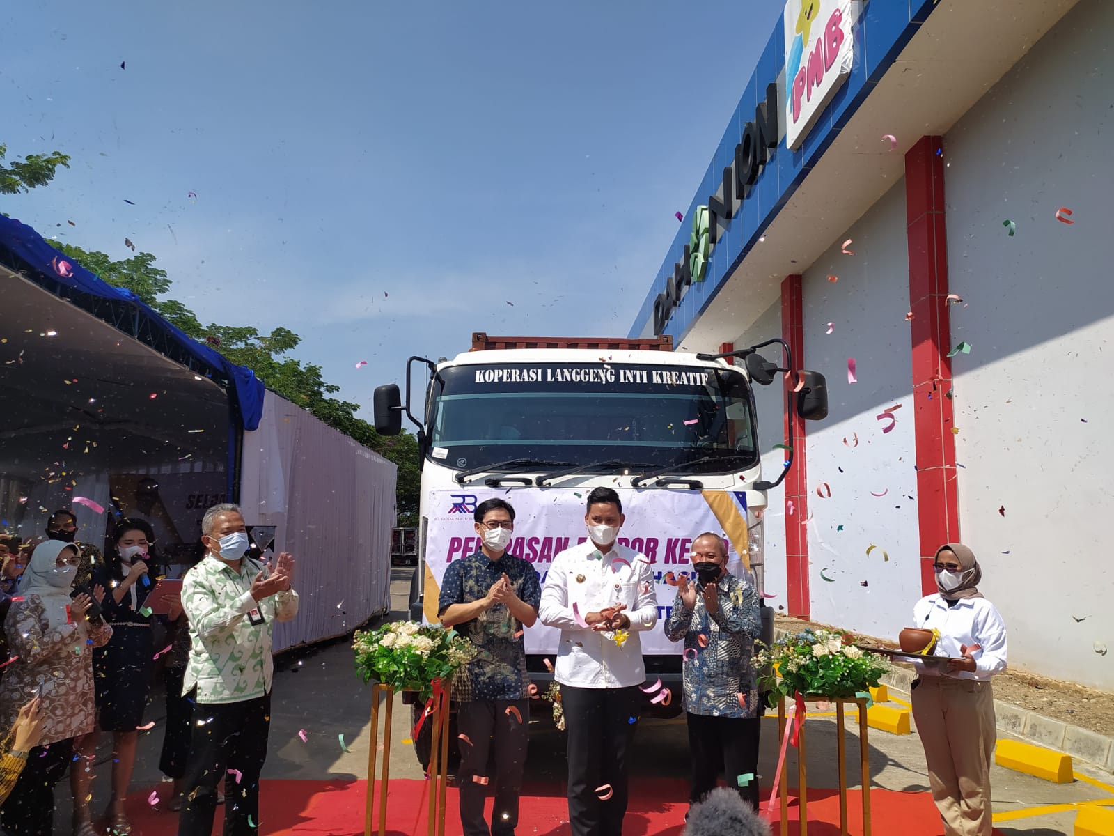 Menteri Perindustrian RI Agus Gumiwang Kartasasmita melepas ekspor sepeda yang diproduksi oleh PT. Roda Maju Bahagia, di Kendal, Jateng, Rab