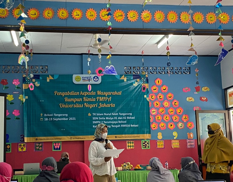 Pelatihan Penelitian Tindakan Kelas oleh Dosen UNJ