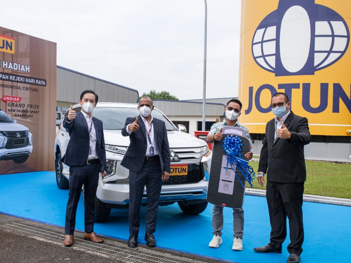 Pemenang yang memperoleh mobil Mitsubishi Pajero 4x4 ialah pelanggan toko marema Paint Centre Suniarja Bandung, Jawa Barat.
