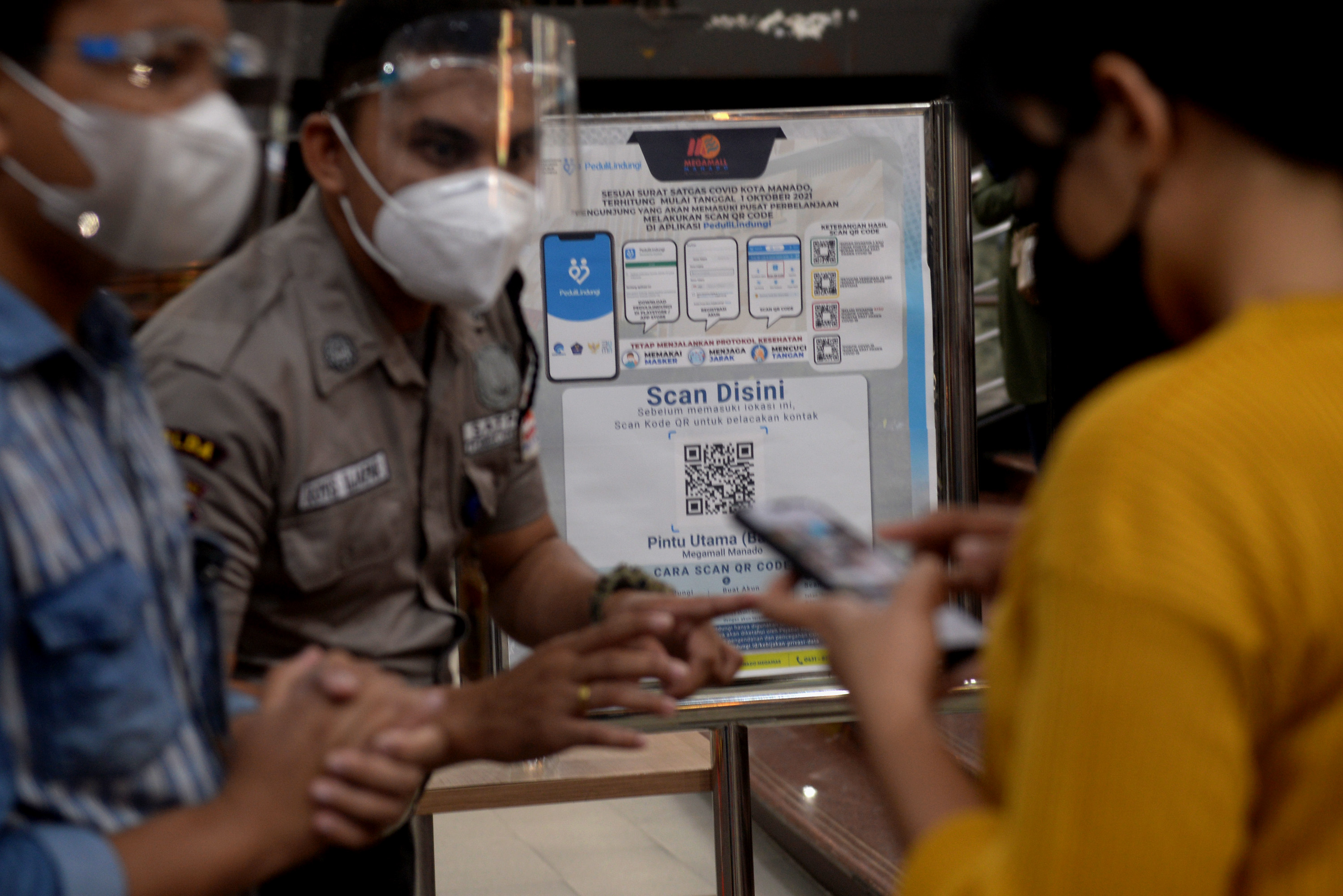 Penggunaan aplikasi Pedulilindungi sebagai metode tracing kasus Covid-19