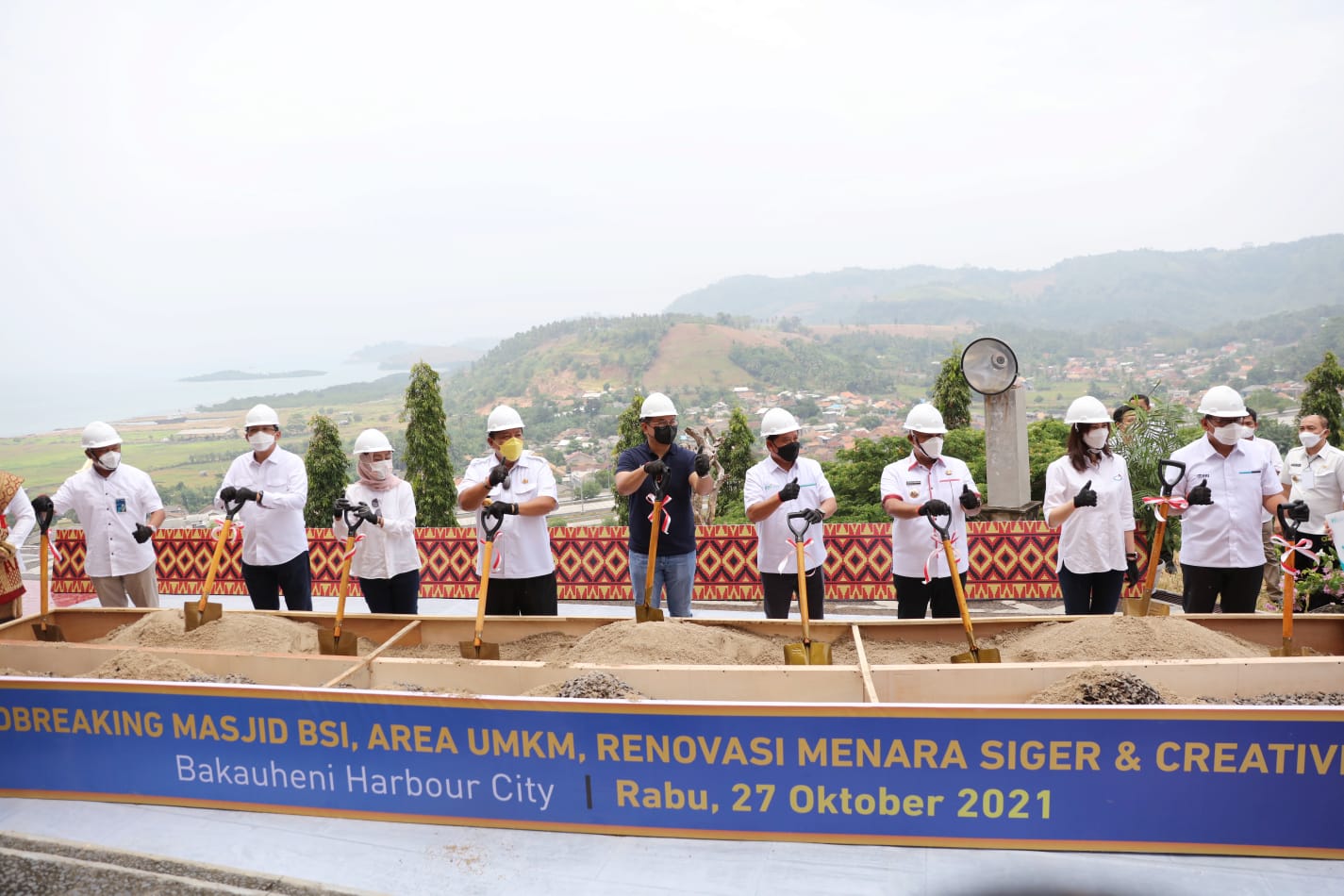 Groundbreaking pembangunan kawasan Bakauheni Harbour City (BHC) di Menara Siger, Lampung Selatan, Rabu (27/10).  
