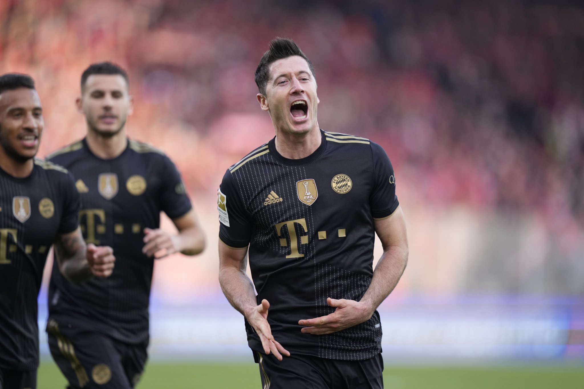 Robeet Lewandowski merayakan kemenangan atas Union Berlin