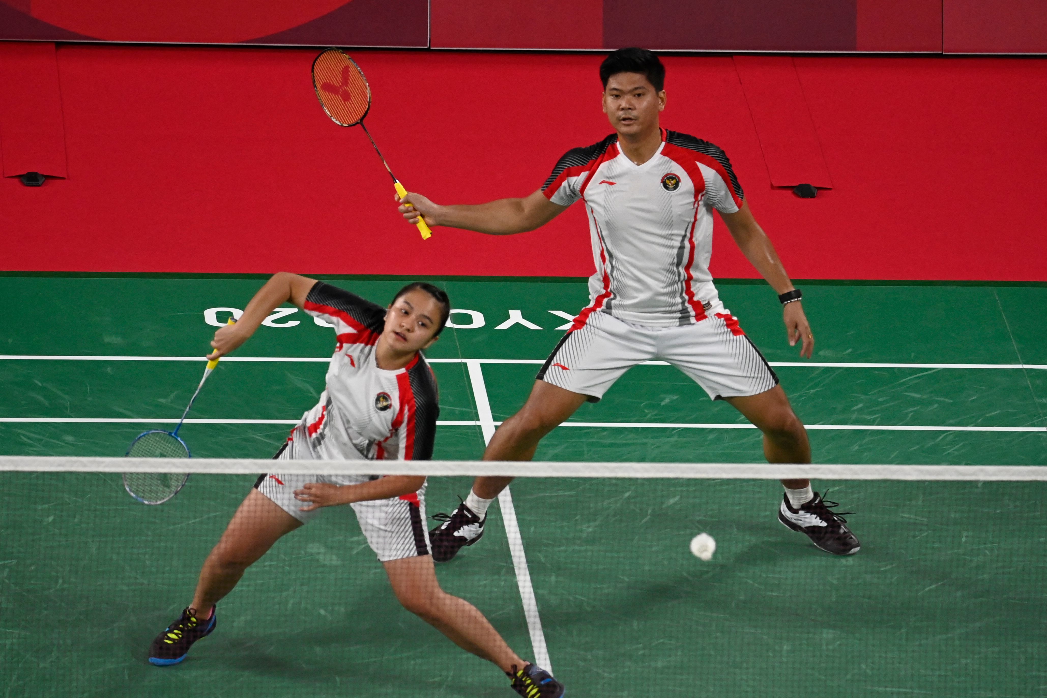 Ganda campuran Indonesia, Praveen Jordan. Melati Daeva Oktavianti gagal menembus final Denmark Terbuka 2021. 