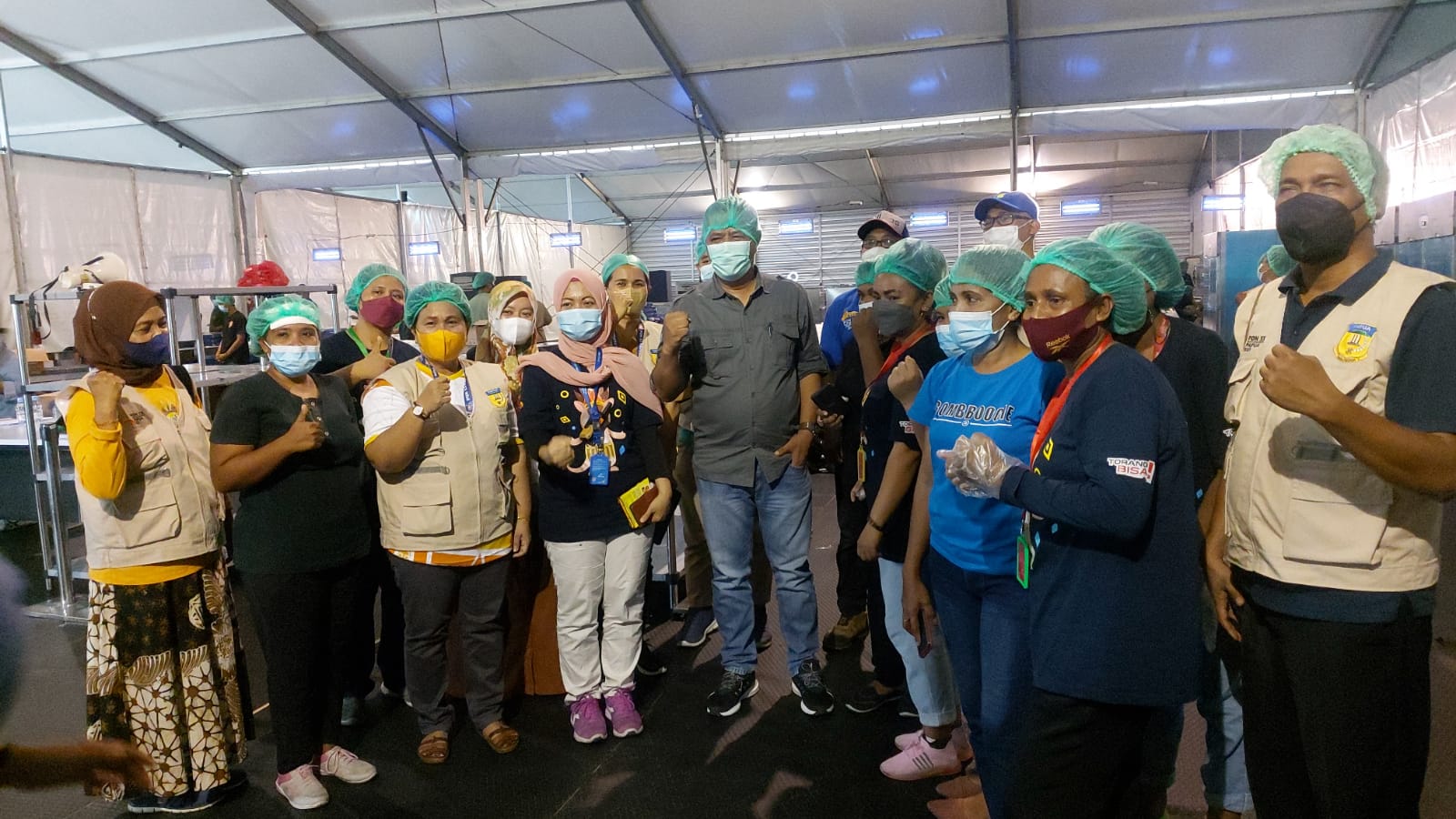 Tim penyedia makanan untuk PN XX Papua dari Pangansari Utama