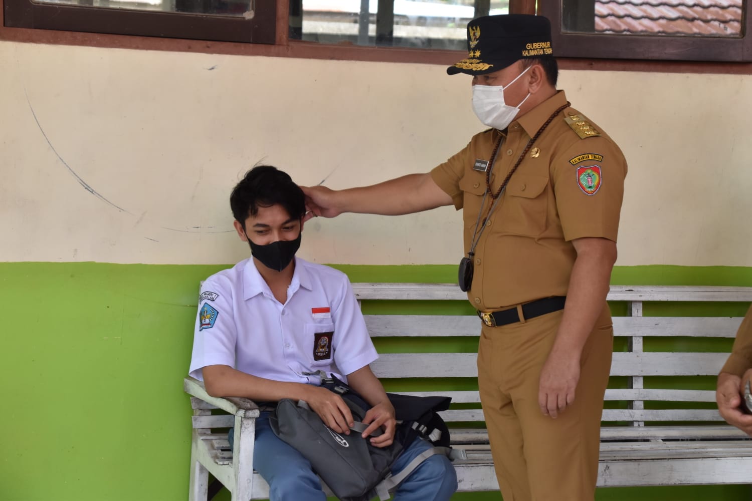 Gubernur Kalteng Sugianto Sabran (kanan).