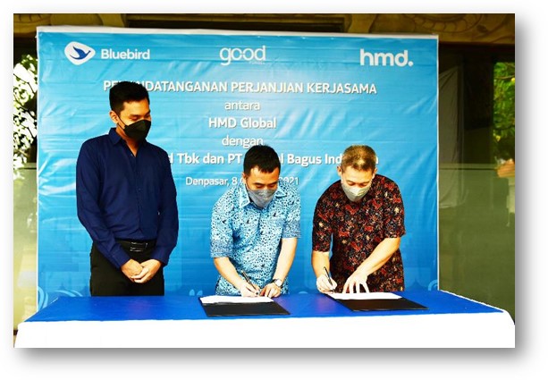 CSO PT Blue Bird Tbk Paul Soegianto dan GM HMD Global, Indonesia Christian Sudibyo menandatangani kerja sama di Bali.