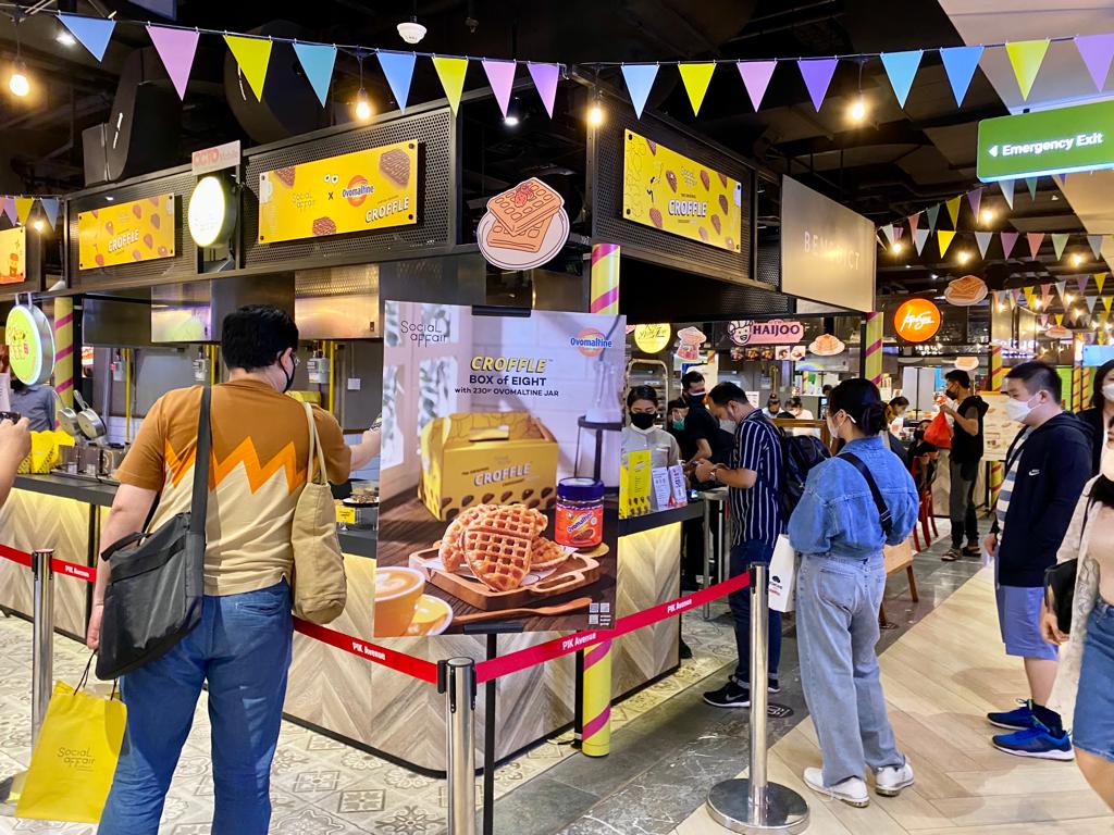 Para pengunjung dalam Croffle Festival