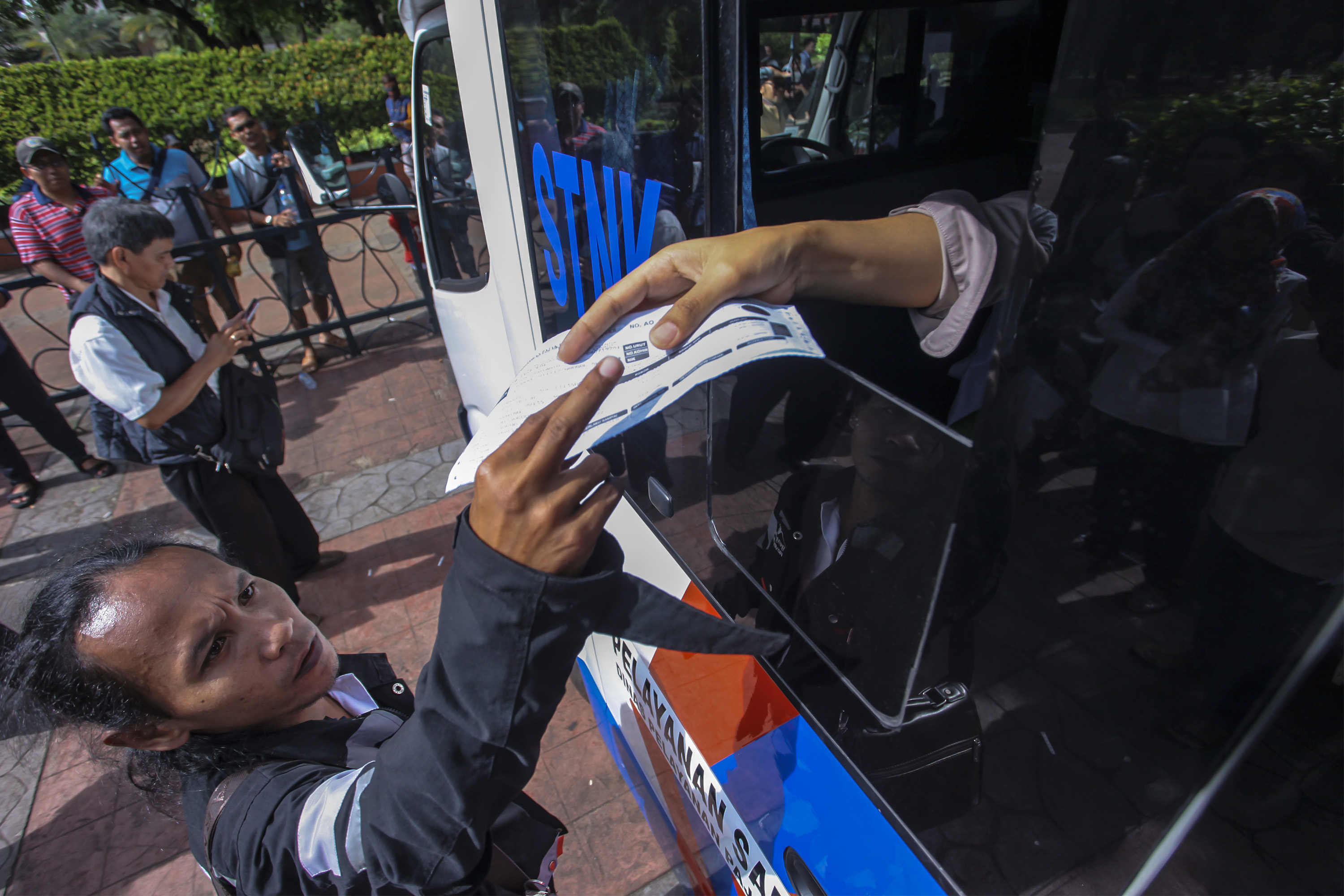Layanan Samasat keliling di Jabodetabek untuk melayani pajak tahunan saja.