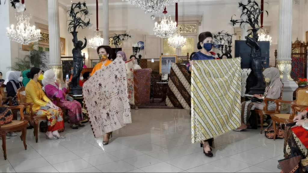 Pameran batik yang digelar Museum Batik Danar Hadi