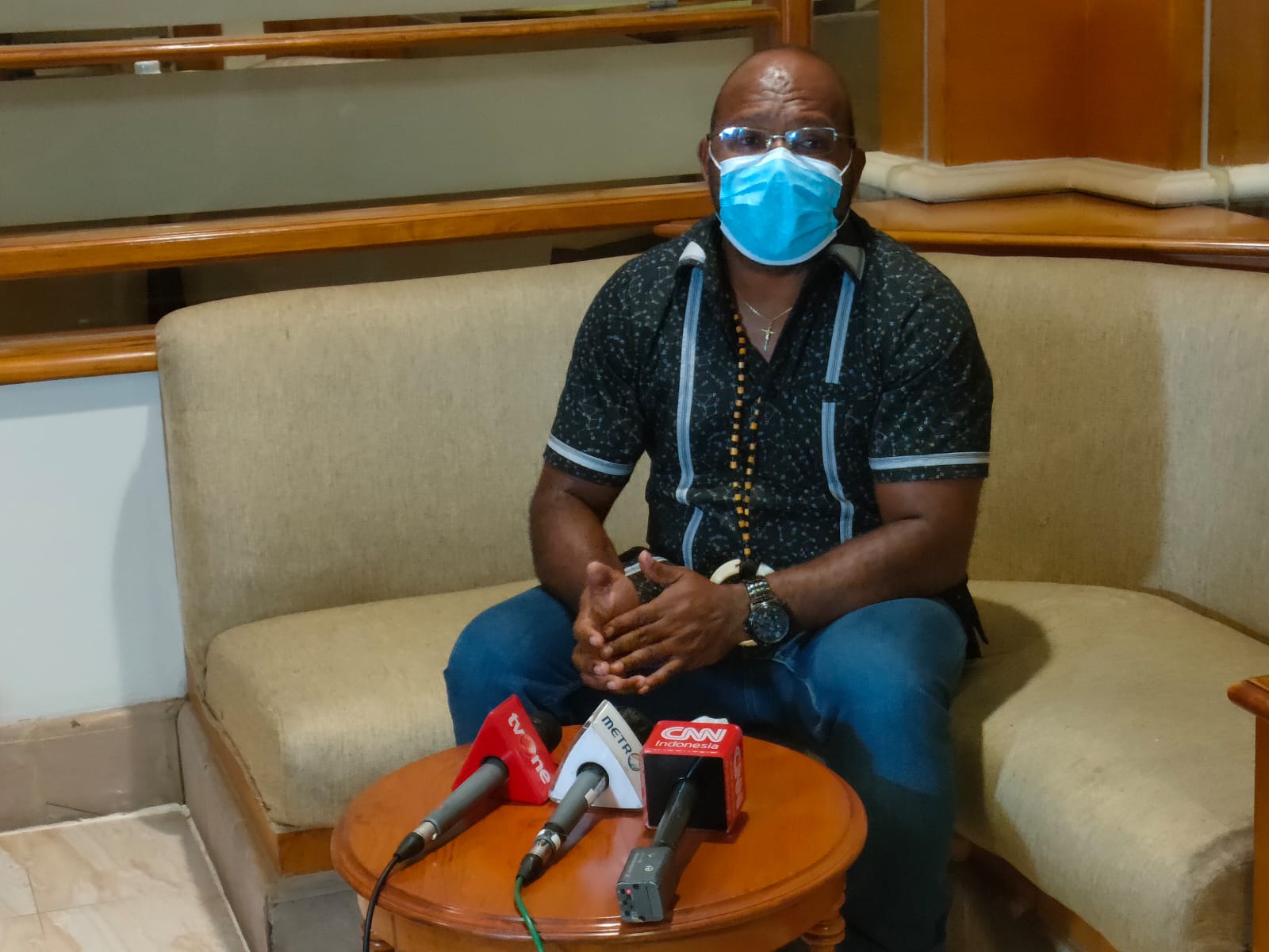 Anggota keluarag DPR Papua Thomas Sondegau menyampaikan permohonan maaf