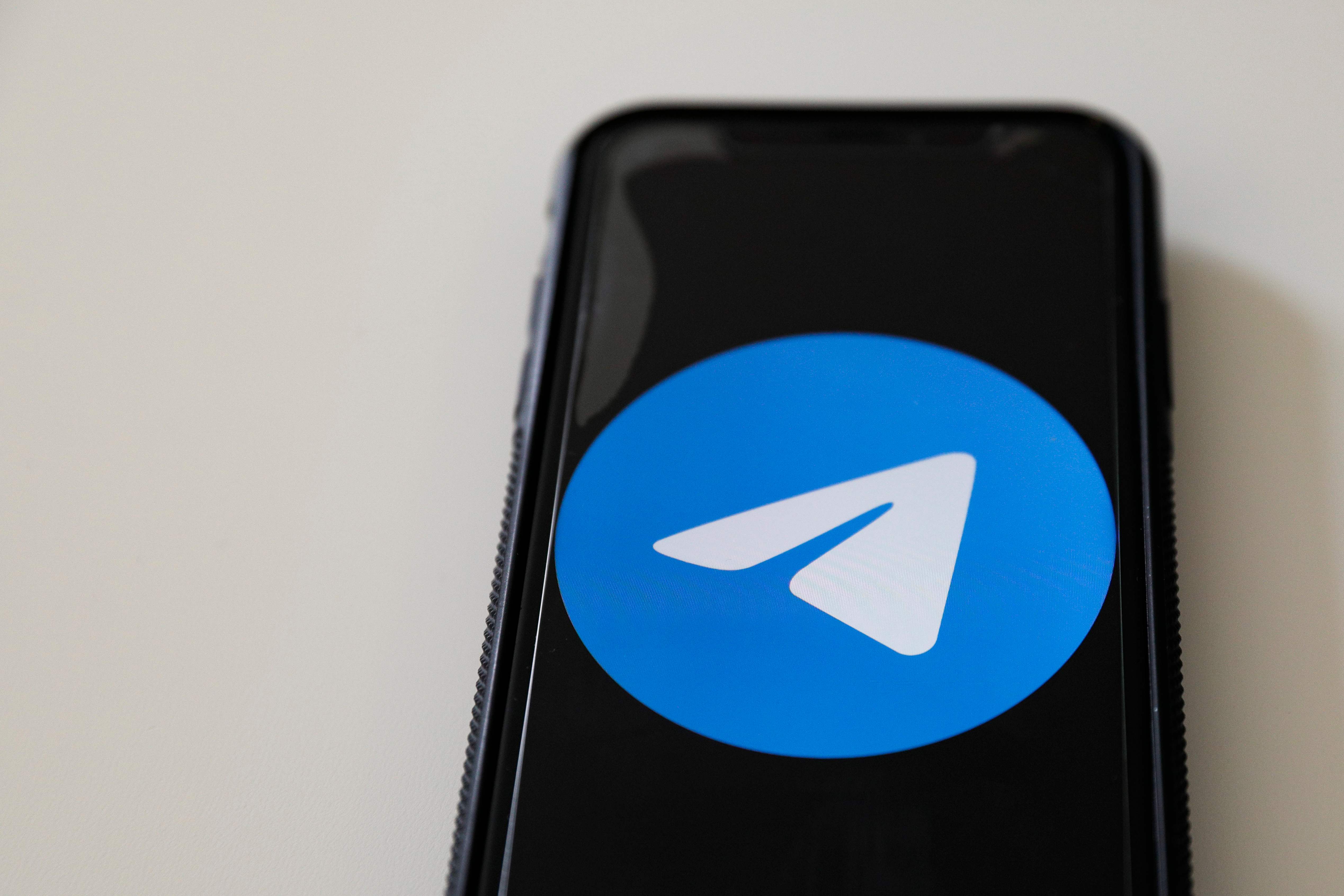 Logo aplikasi Telegram terlihat di sebuah layar ponsel.