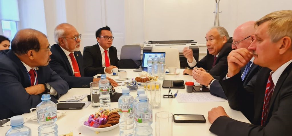 Bupati Morowali Utara Delis Delis Julkarson Hehi dalam pertemuan  Bussines Council Rusia- Indonesia. 