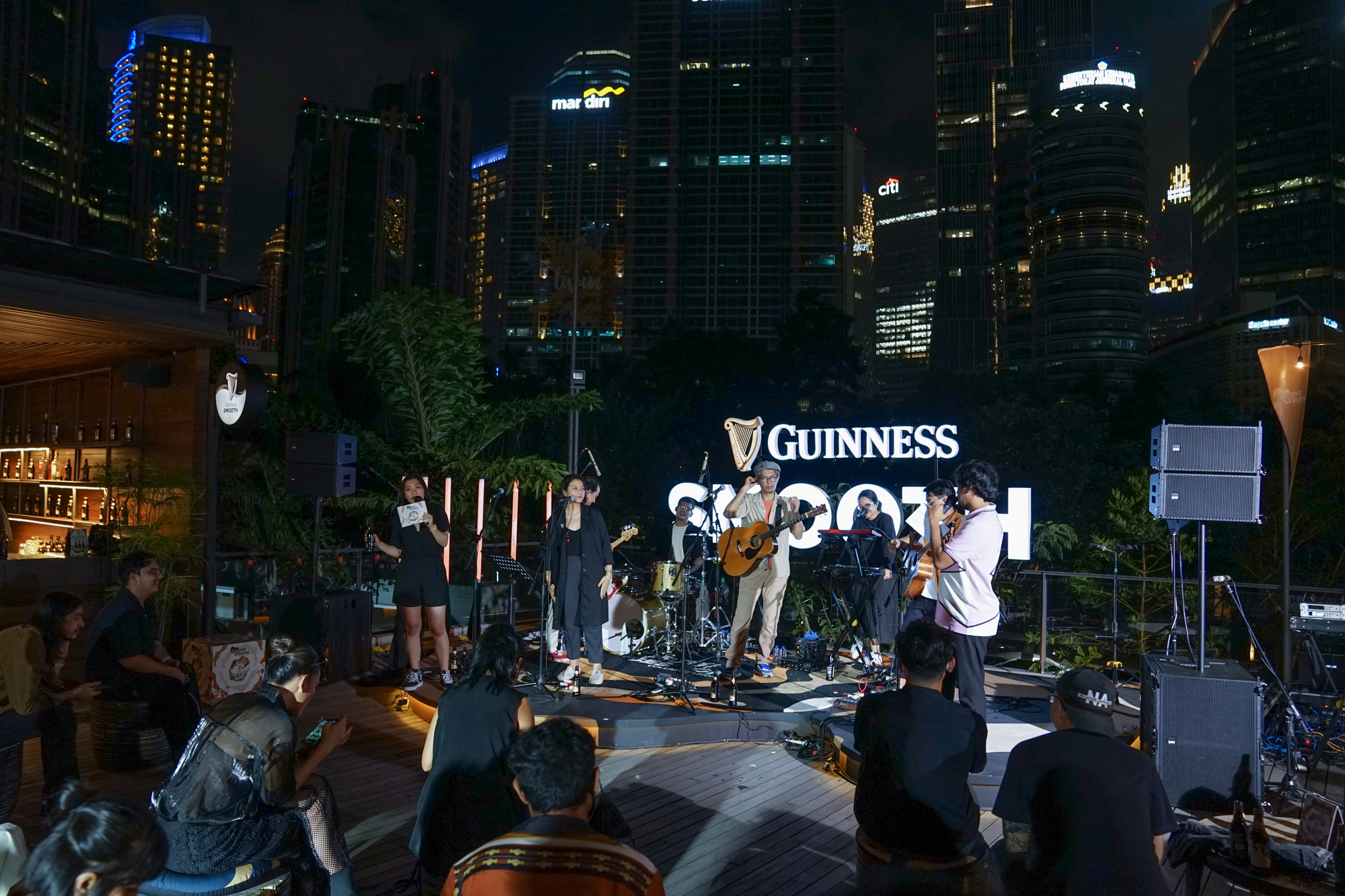 Smooth session collaboration The Adams dan Danilla