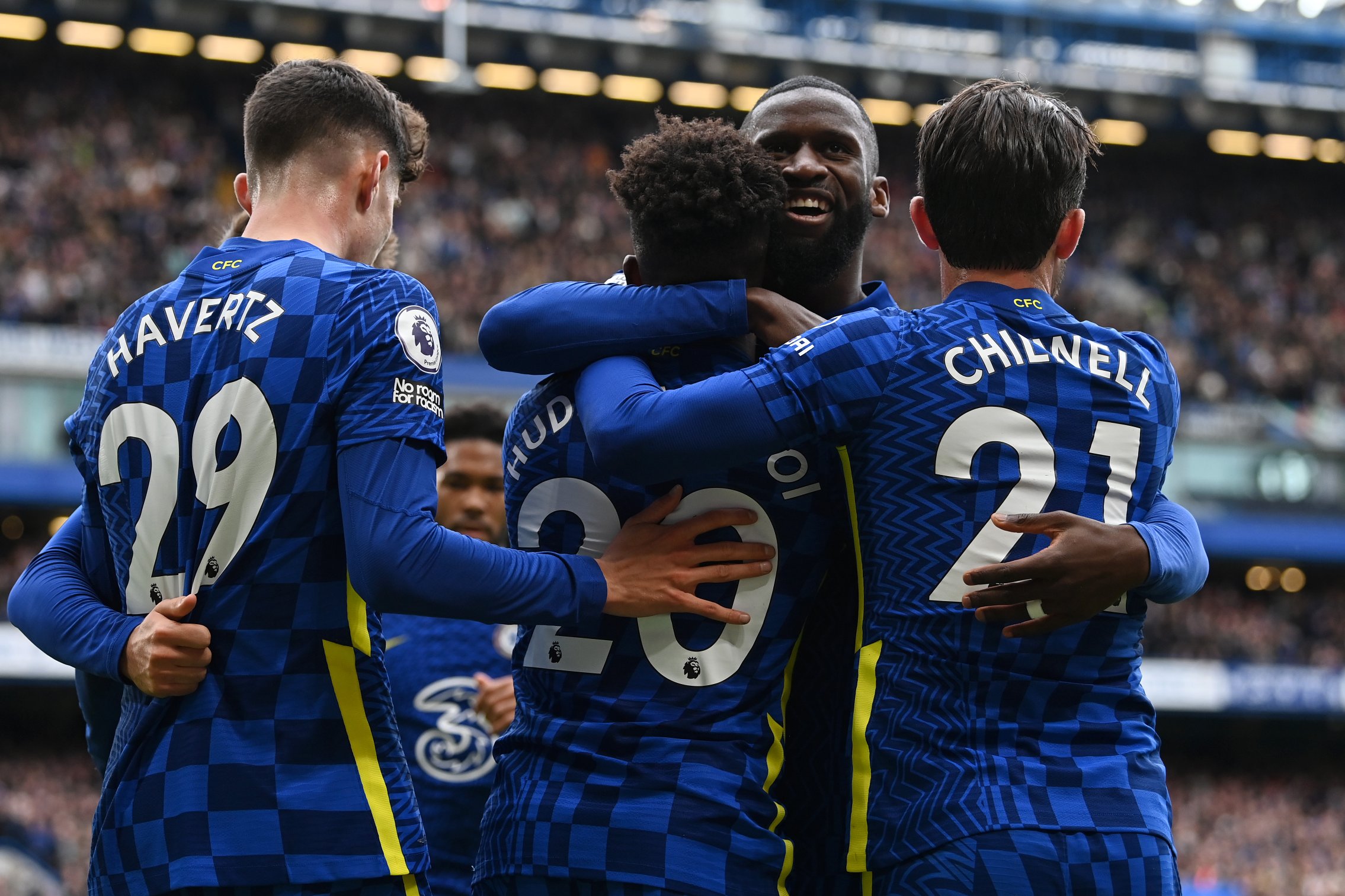 Mount Cetak Hatrrick, Chelsea Gulung Norwich