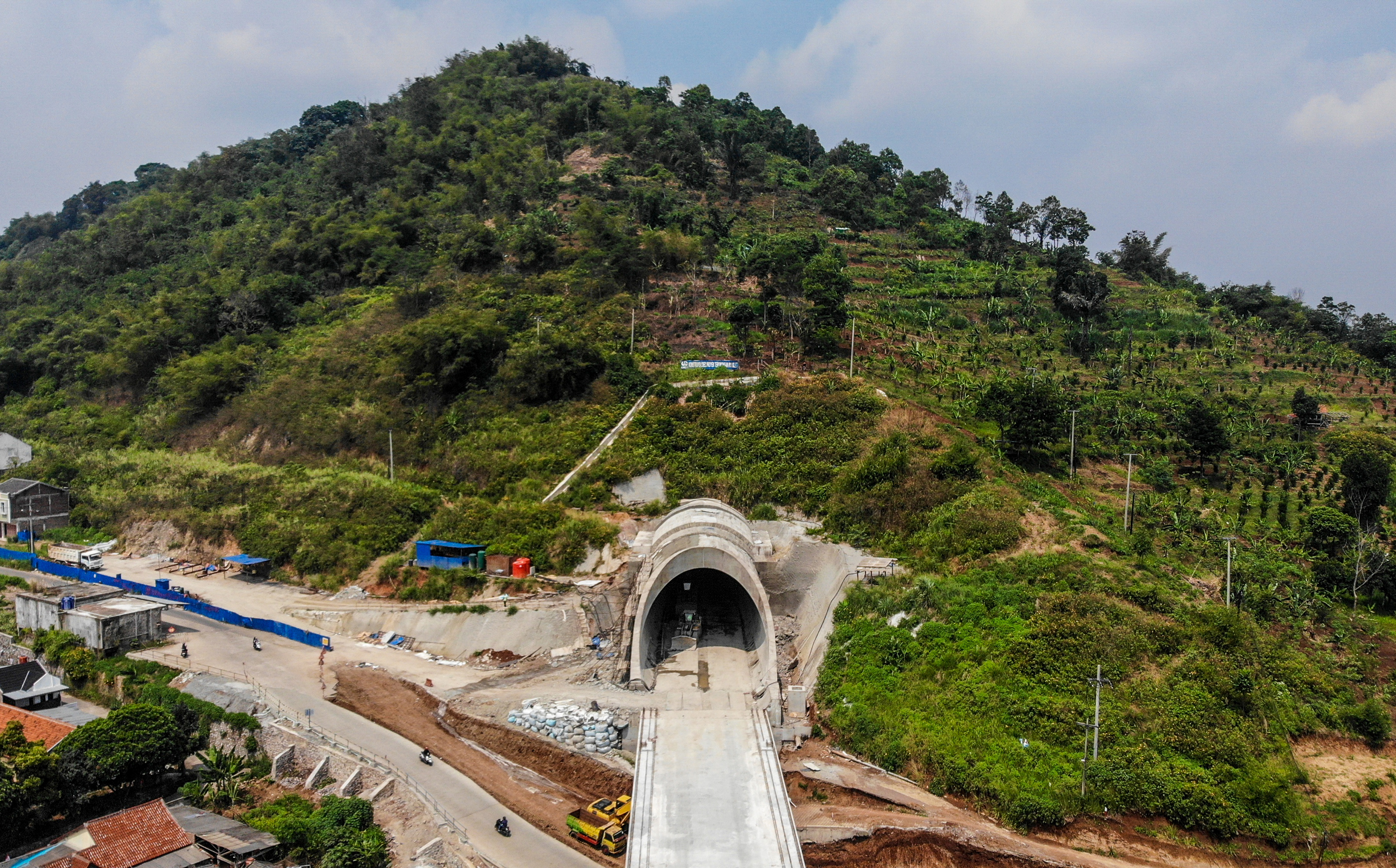 Terowongan di Lembah Teratai yang jadi salah satu pembangunan jalur kereta cepat Jakarta-Bandung