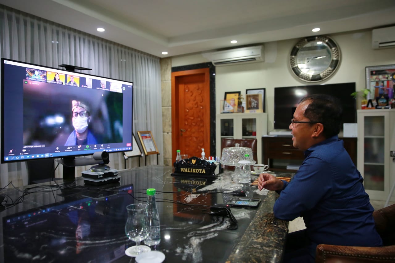Wali Kota Makassar Mohammad Ramdhan Danny Pomanto saat berdialog secara virtual dengan Menteri Pariwisata Sandiaga Uno
