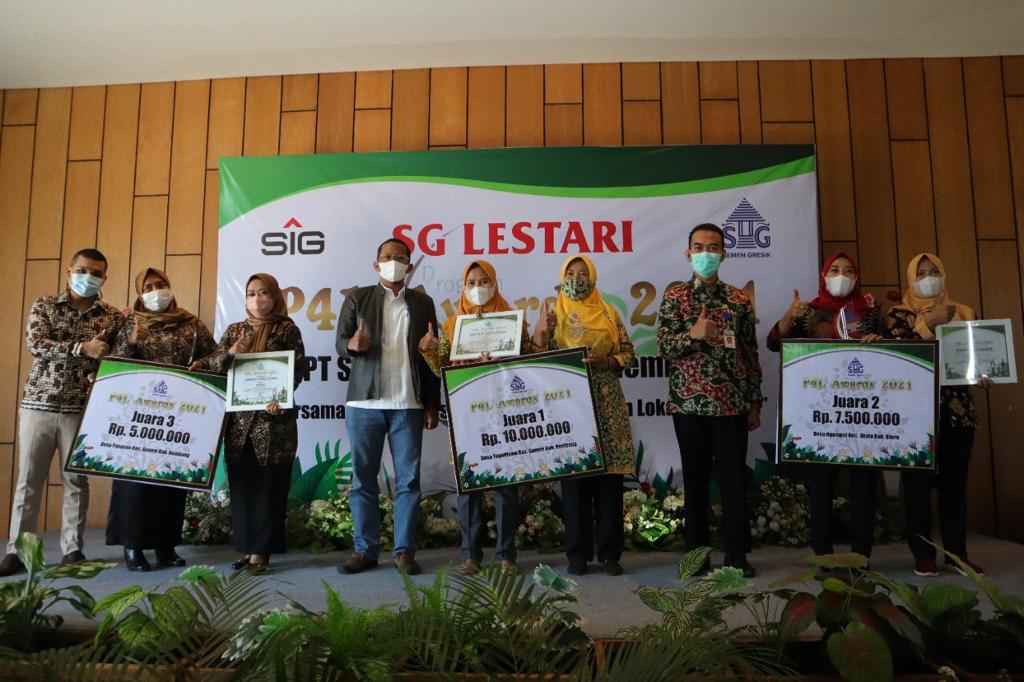 PT SG memberikan Award bagi desa di sekitar perusahaan yang ketahanan pangannya baik, Senin (11/10)