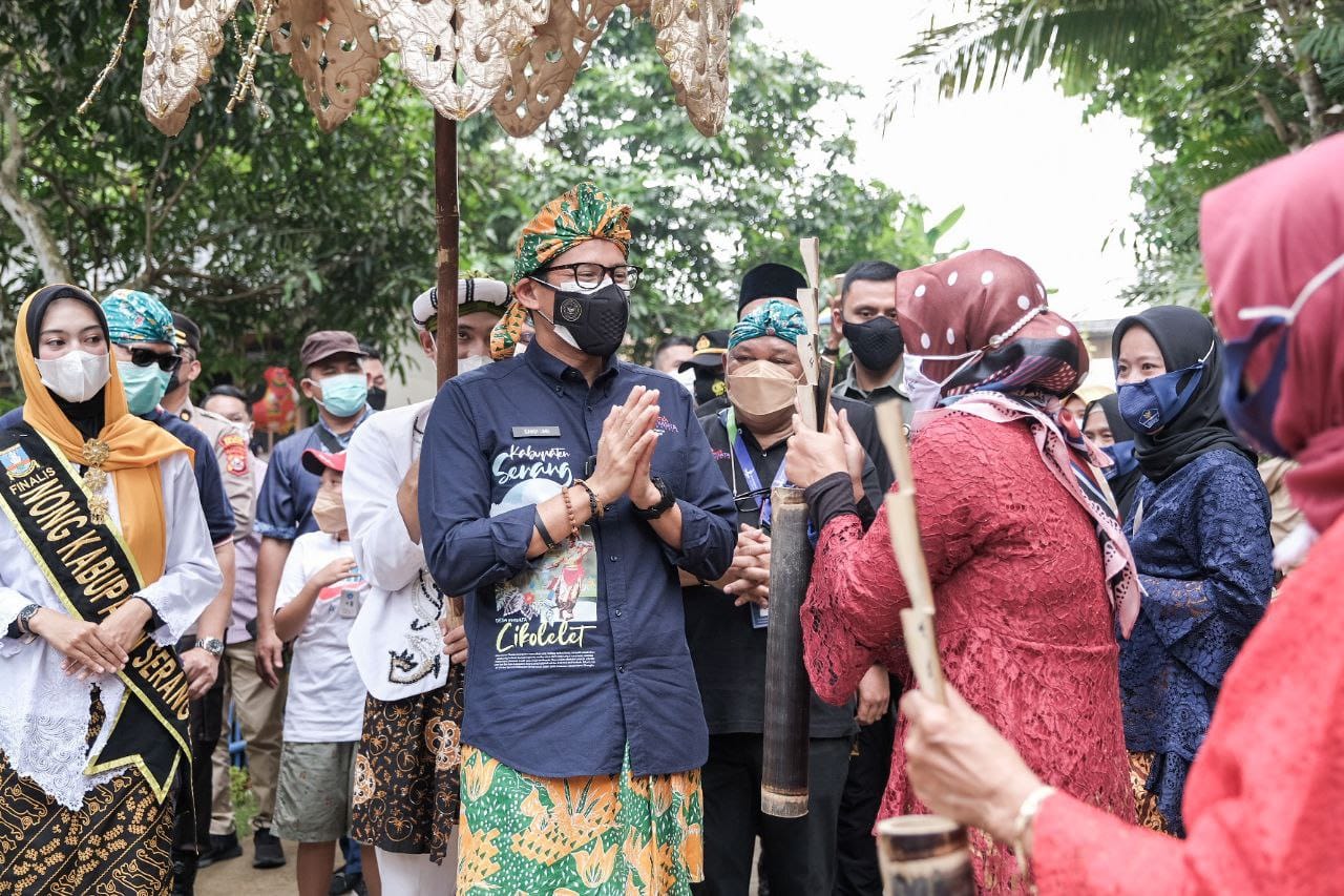 Menparekraf Sandiaga Uno melakukan kunjungan ke Desa Wisata Cikolelet, Kecamatan Cinangka, Kabupaten Serang, Banten. 