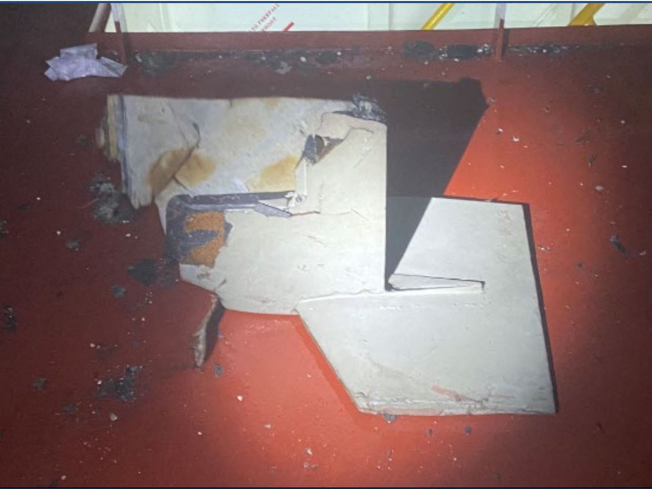 Oenstabil vertikal yang identik dengan UAV Iran setelah serangan terhadap kapal tanker motor Mercer Street.