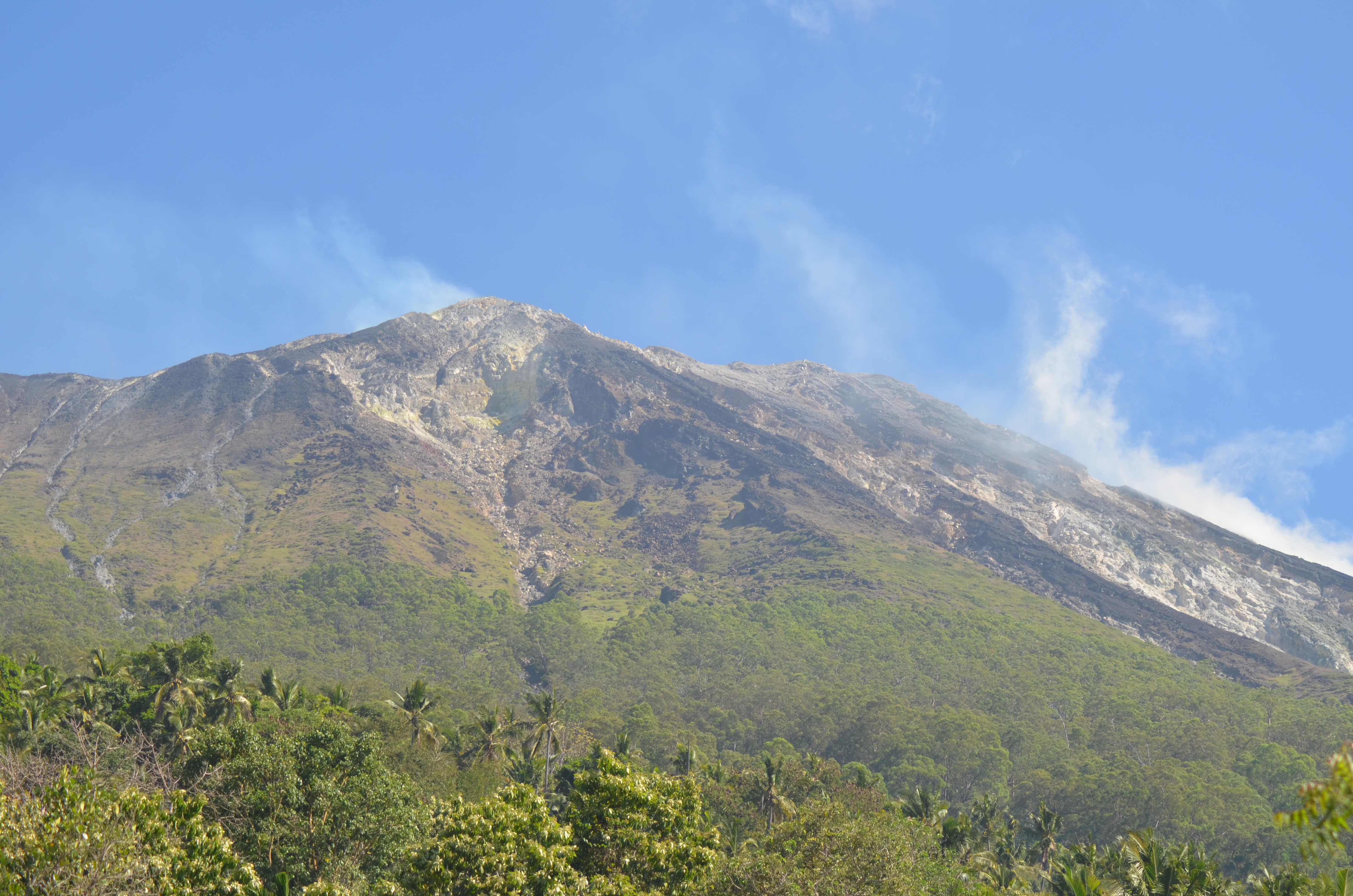 Gunung Ile Lewotolok di Kabupaten Lembata, Nusa Tenggara Timur.