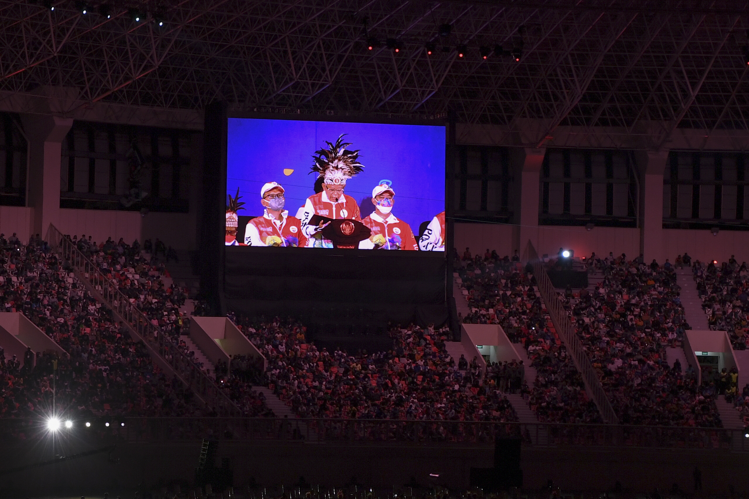 Layar monitor menayangkan sambutan dari Wakil Presiden Ma'ruf Amin