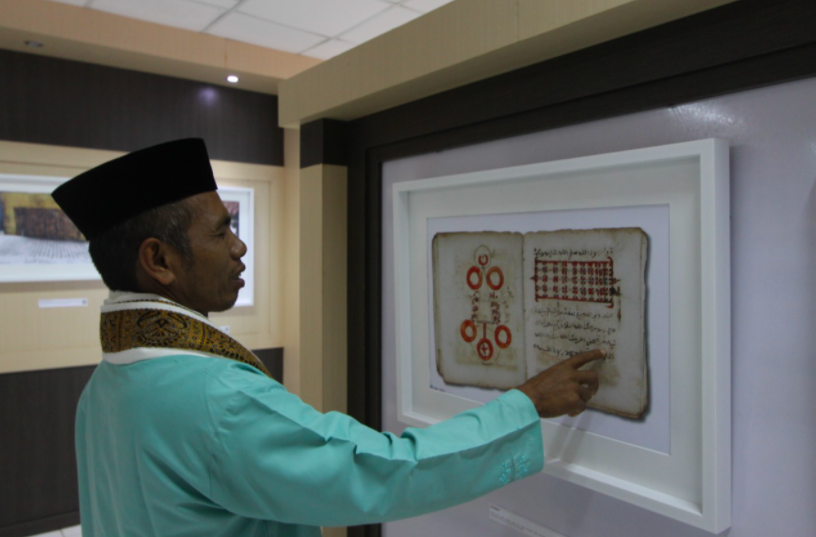 Komunitas SULUAH Padang Gelar Pameran dan Pelatihan Preservasi Manuskrip
