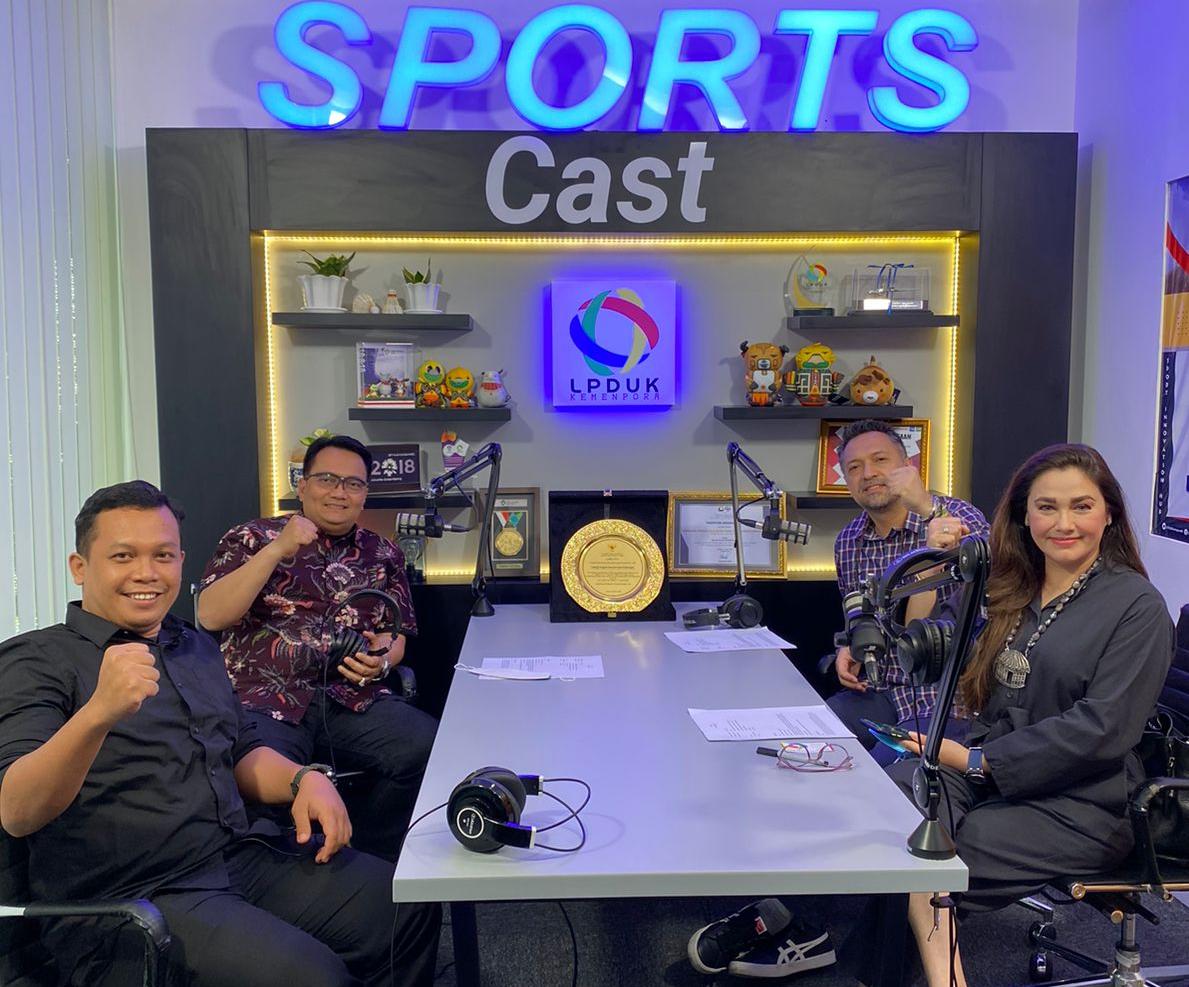 Plt Direktur LPDUK Firtian Judiswandarta saat mengisi acara podcast perdana LPDUK, Sportcast, bersama Ari Sihasale dan Nia Zulkarnaen. 
