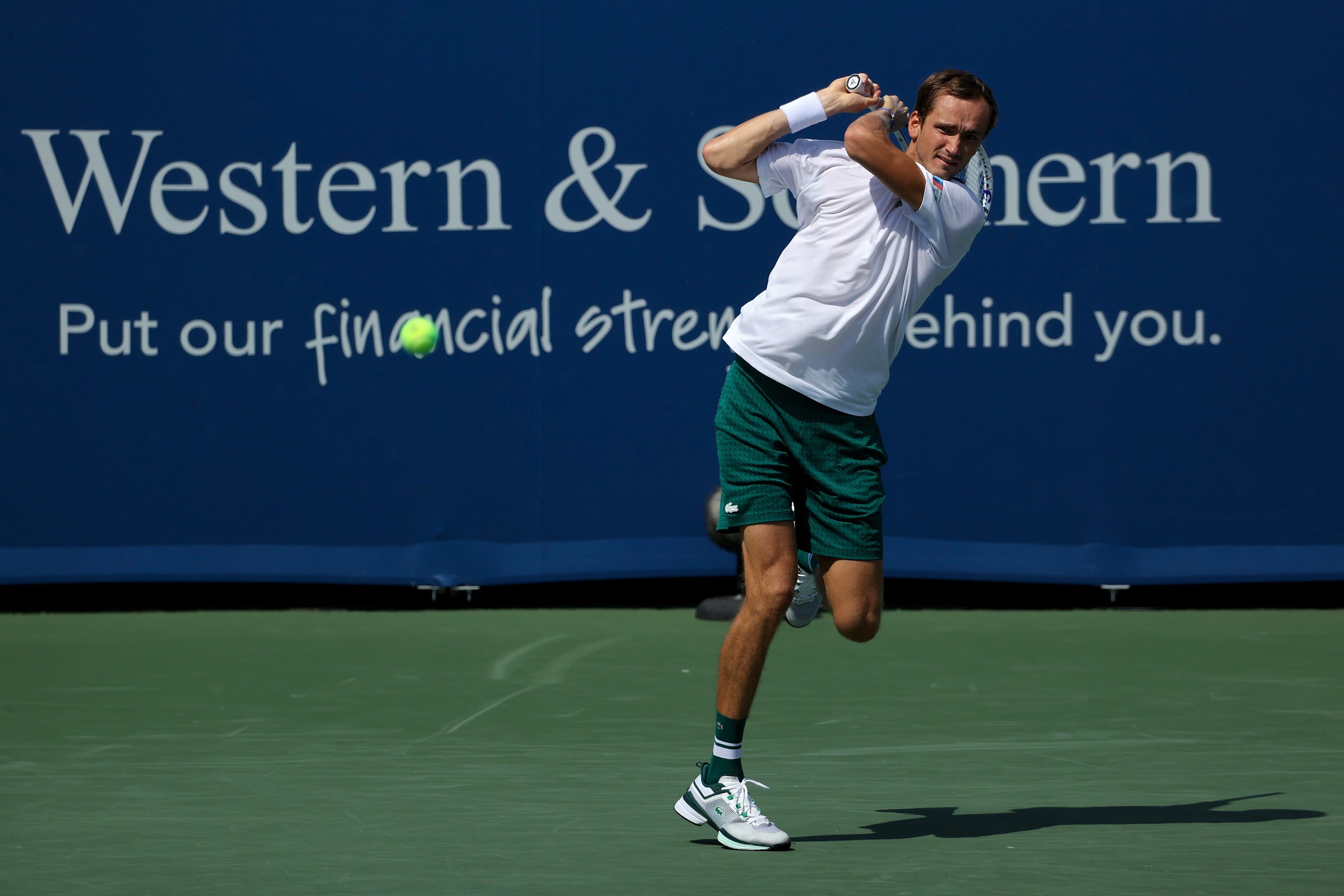 Unggulan teratas Daniil Medvedev gagal melanjutkan perjalanannya di turnamen ATP 1000 di Indian Wells setelah kalah dari petenis Bulgaria Gr