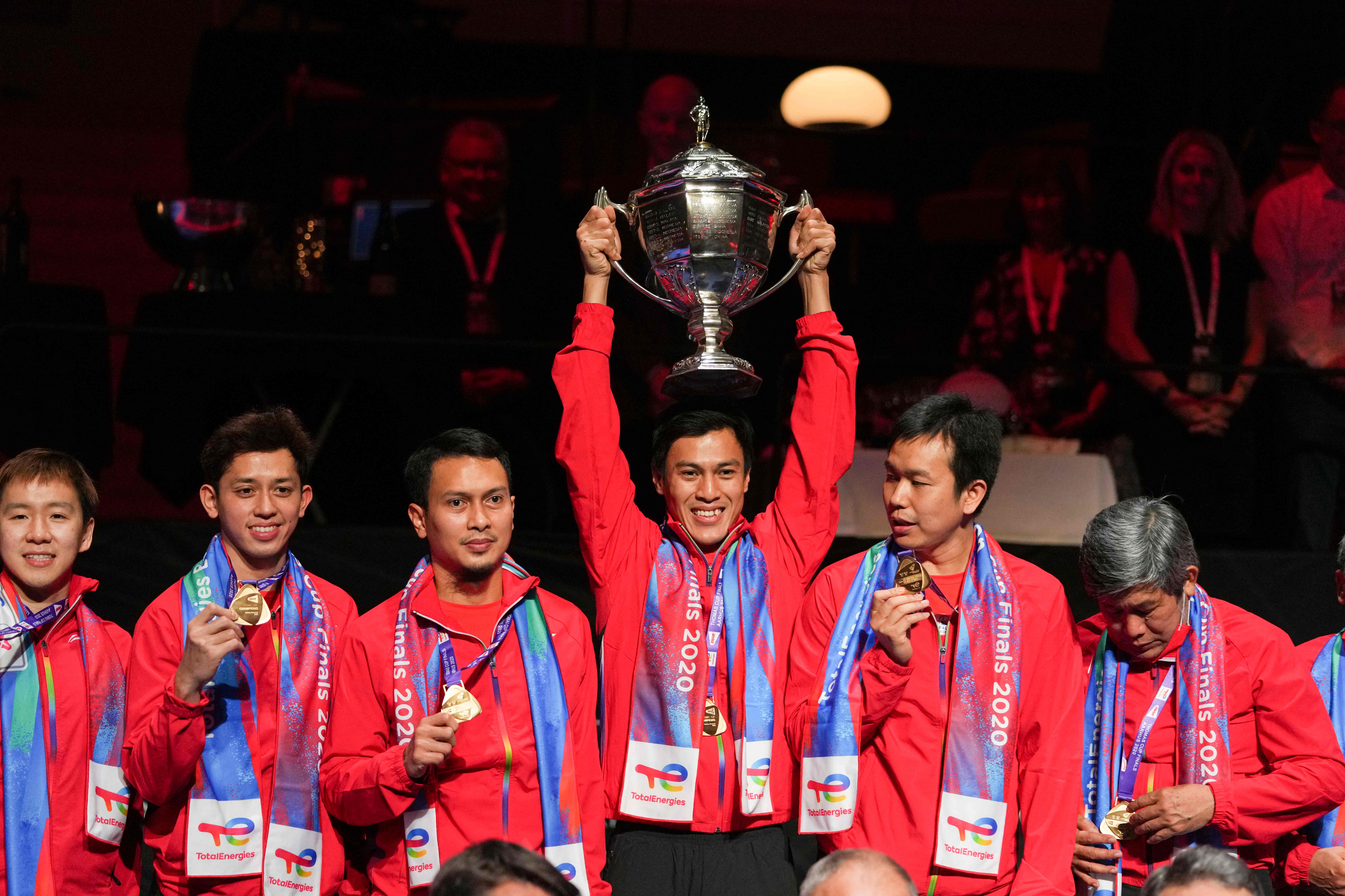 Pemain Indonesia meryakan kemenangan di Piala Thomas