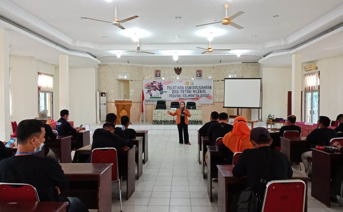 Kementan menumbuhkan semangat kewirausahaan para petani milenial melalui pelatihan seperti yang digelar di Kalimantan Barat.